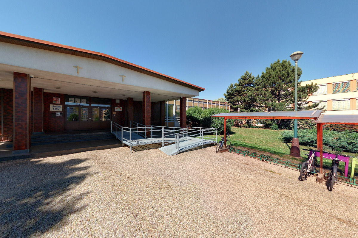 ZŠ Vrchlabí, Školní