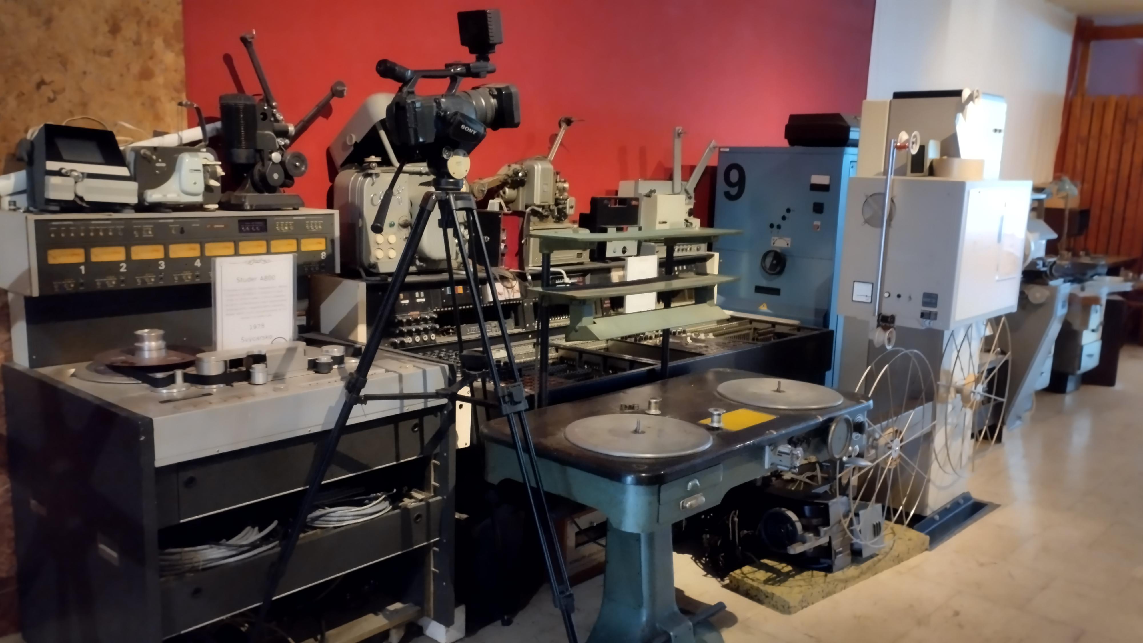 Galerie promítaček - audiovizuální techniky foto 2