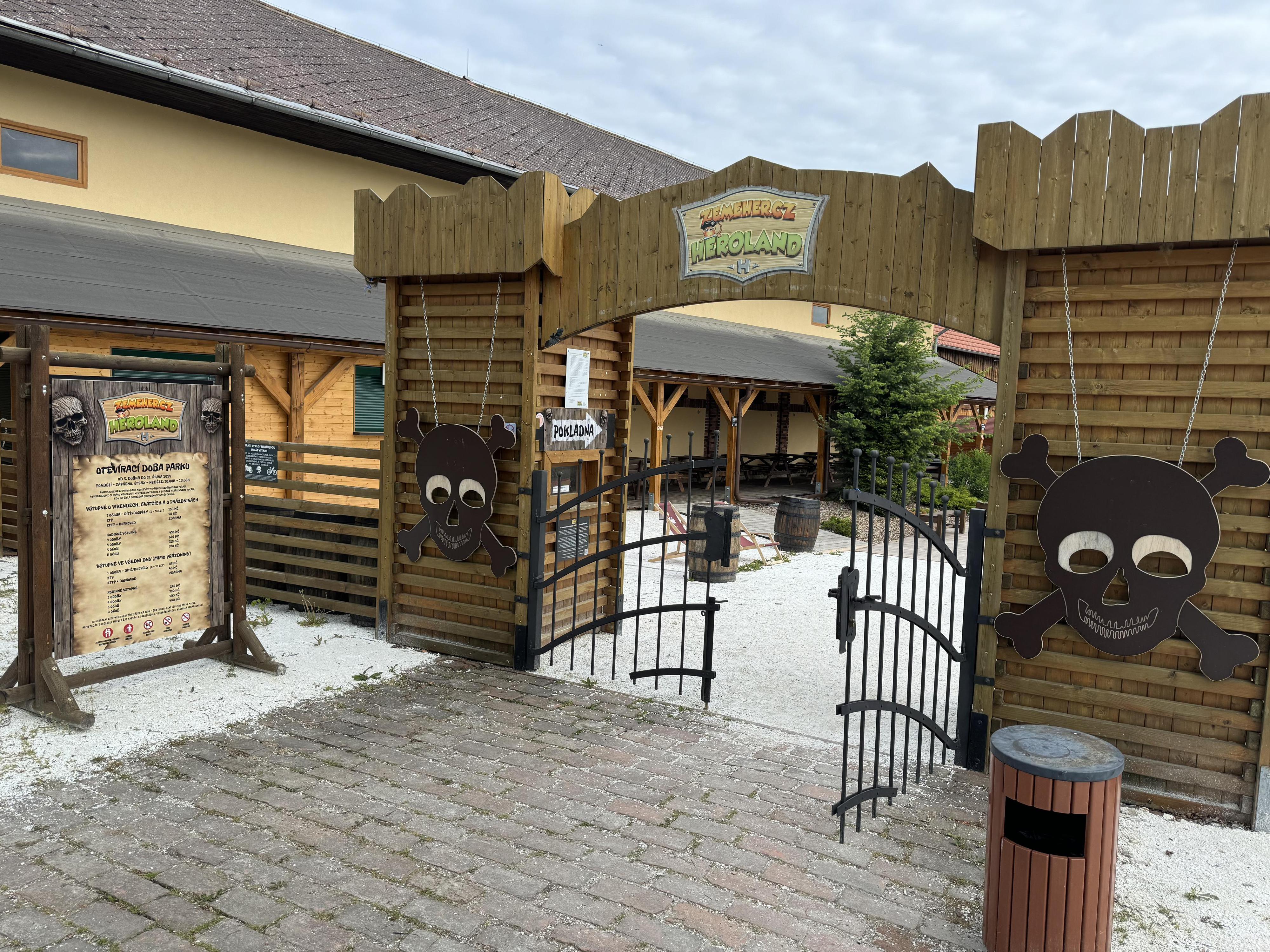 HEROLAND - Země her foto 6