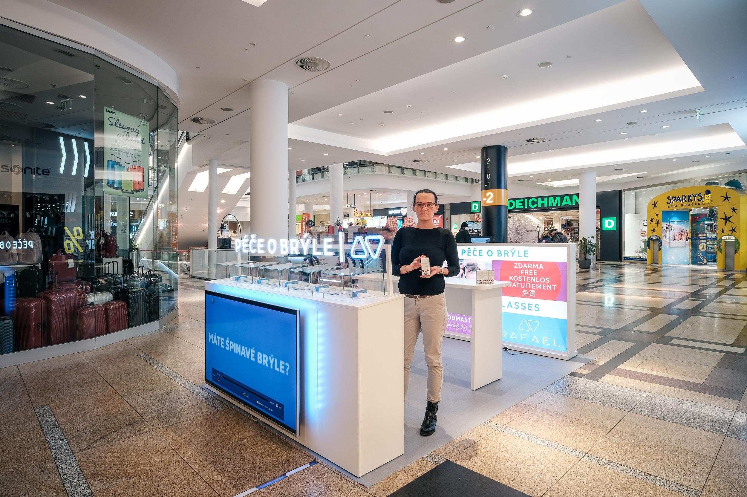 RAFAEL PÉČE O BRÝLE