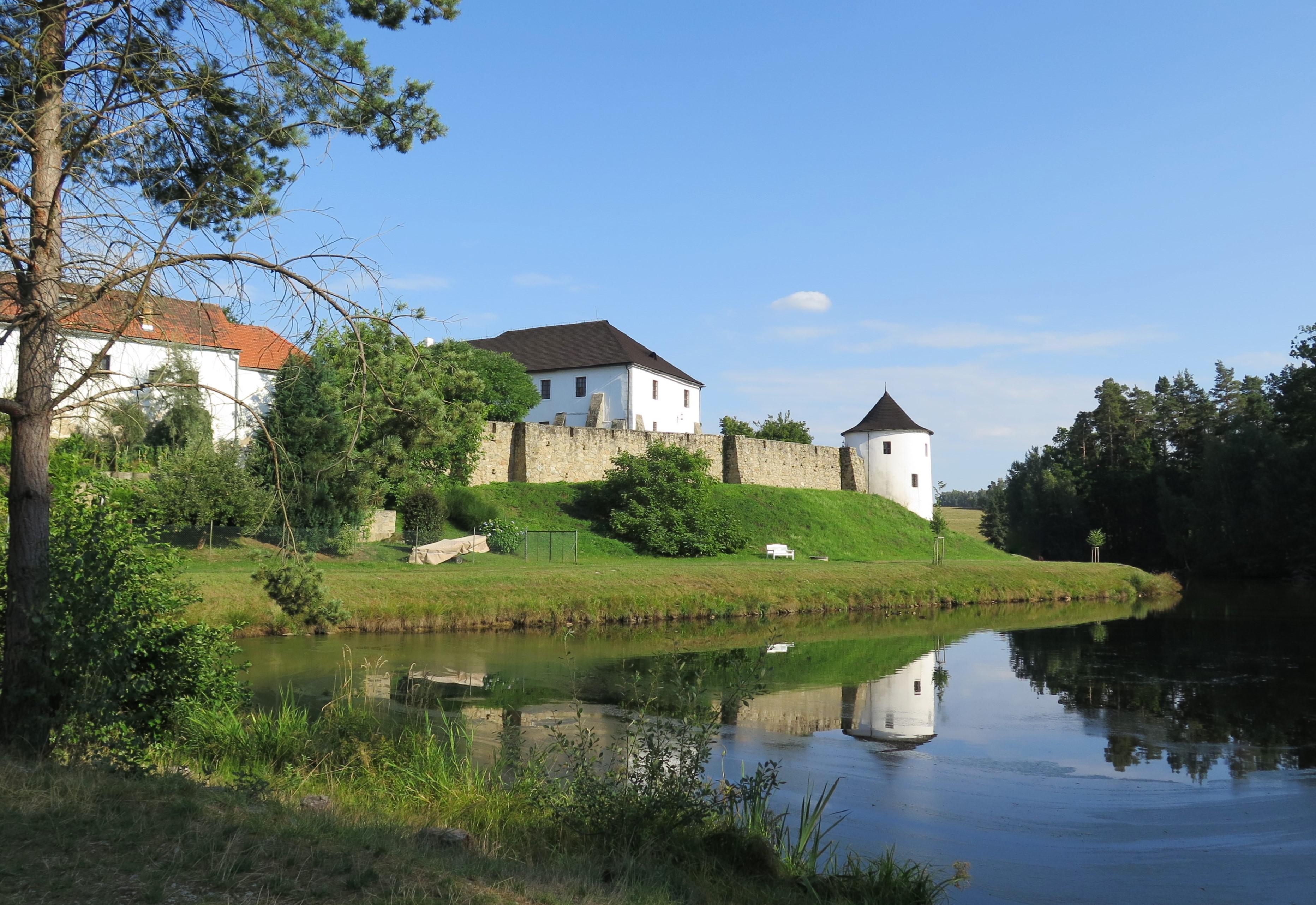 Tvrz Žumberk u Nových Hradů foto 5