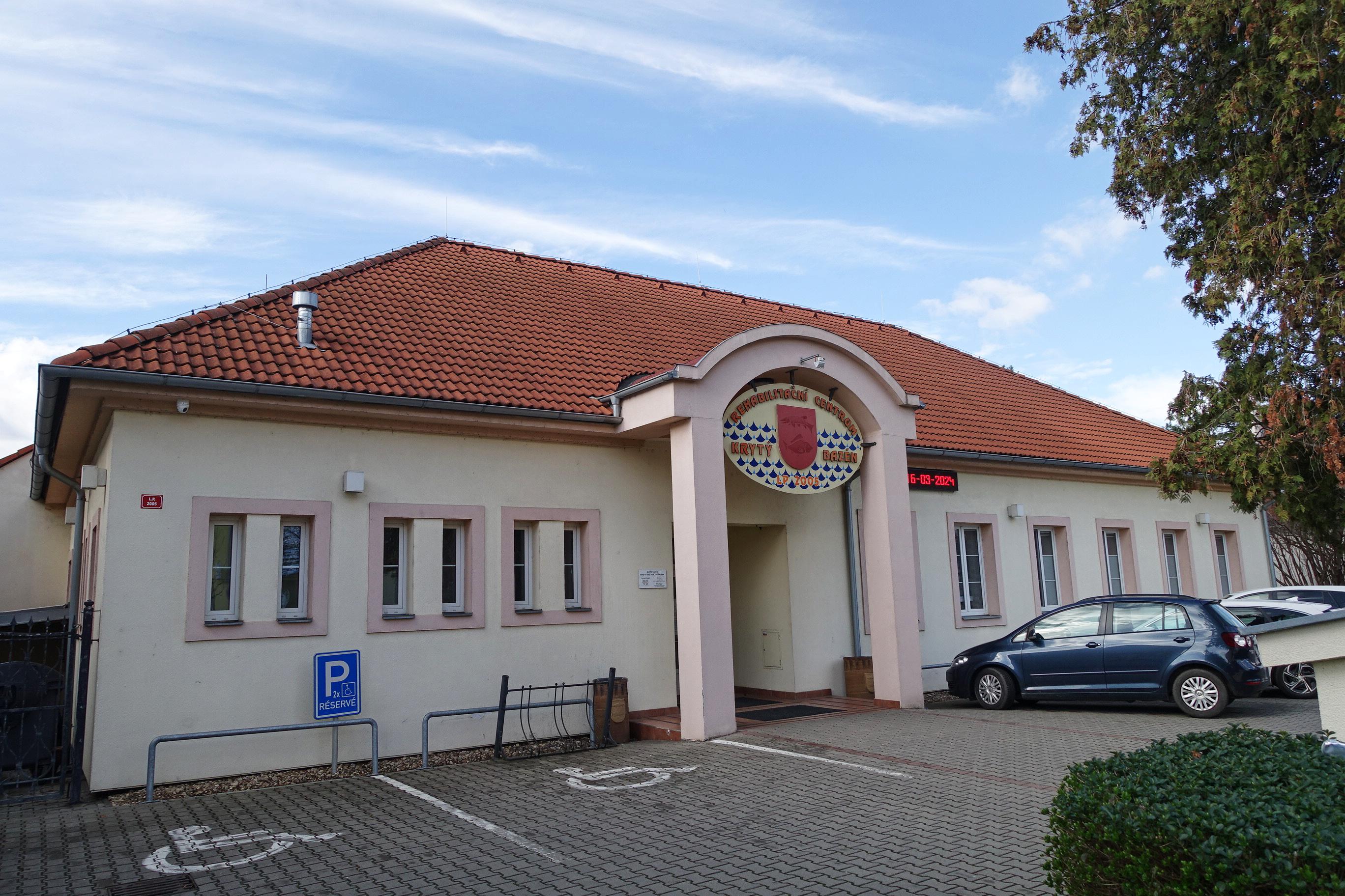 Krytý bazén Hrušovany nad Jevišovkou foto 3