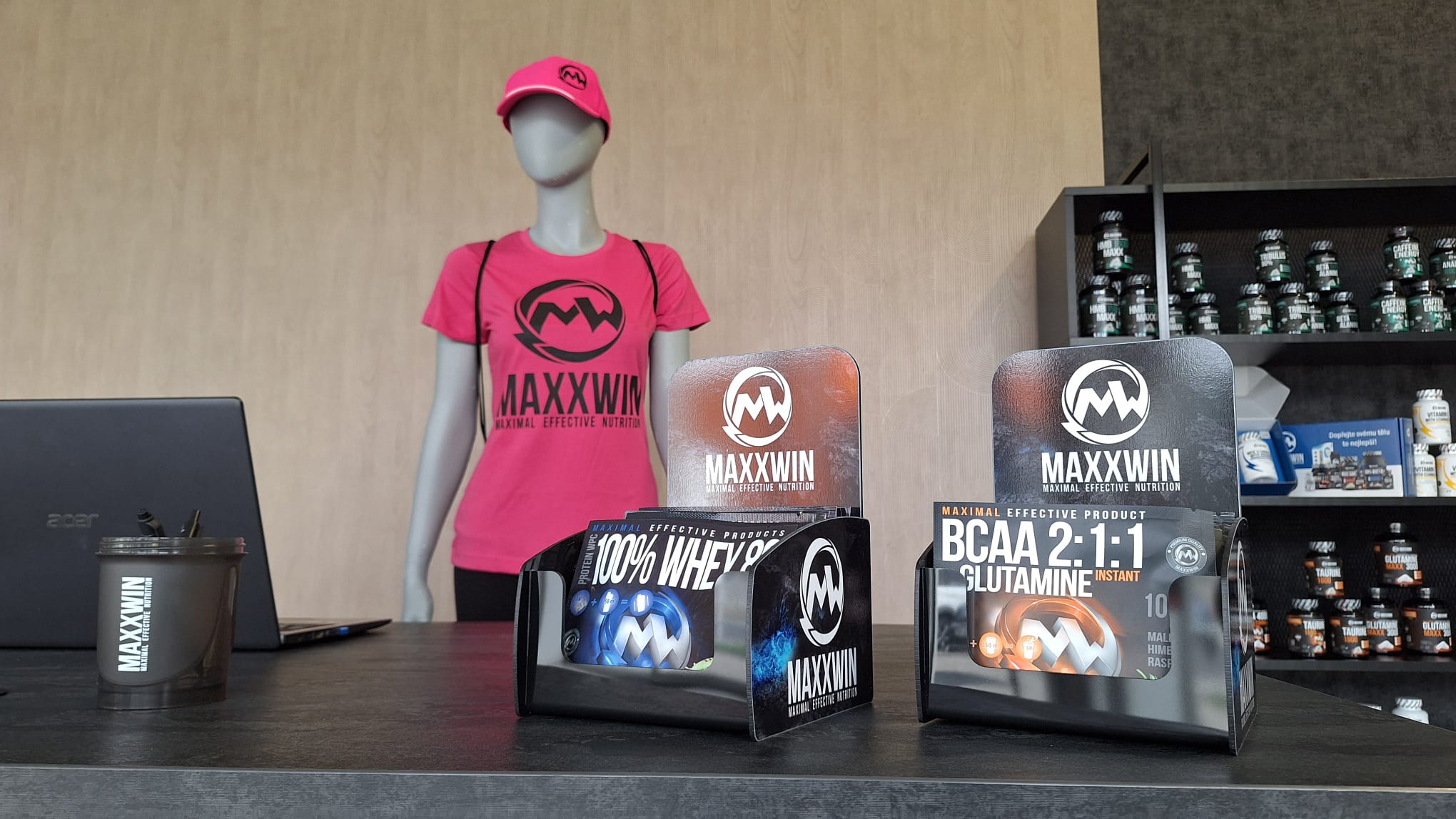 MAXXWIN foto 4