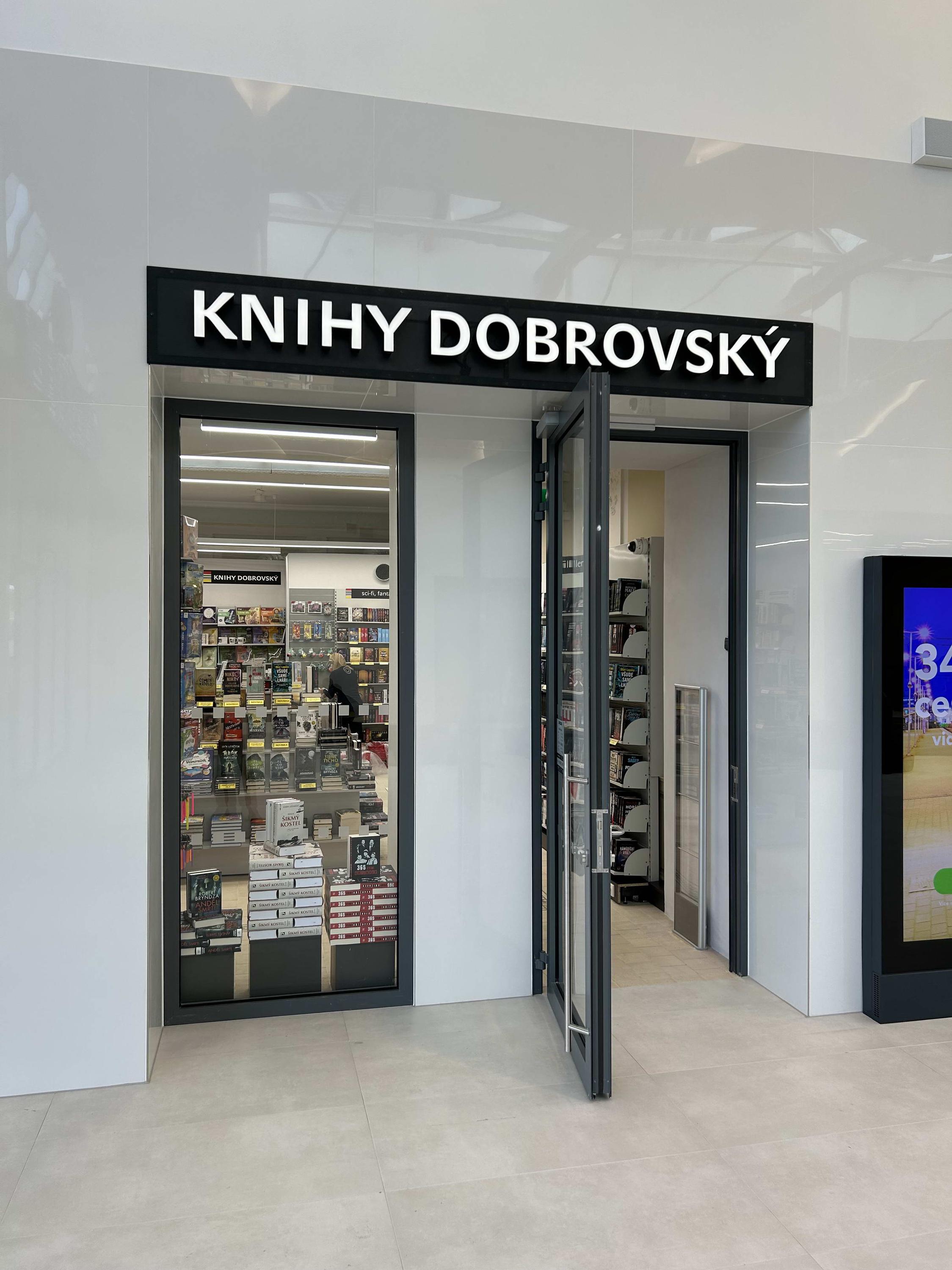 KNIHY DOBROVSKÝ foto 2