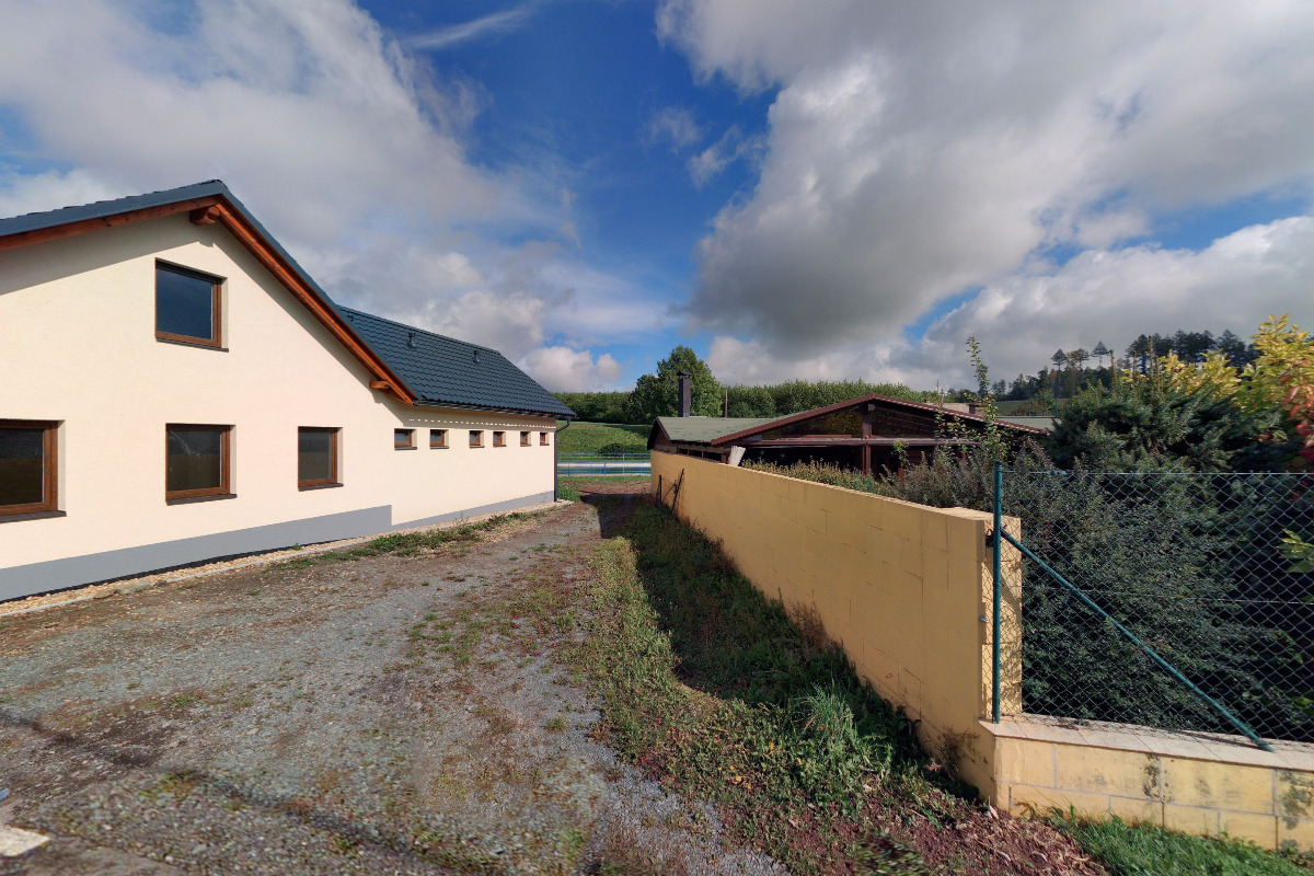 Nabíjecí stanice pro elektrokola a mobilní zařízení foto 3