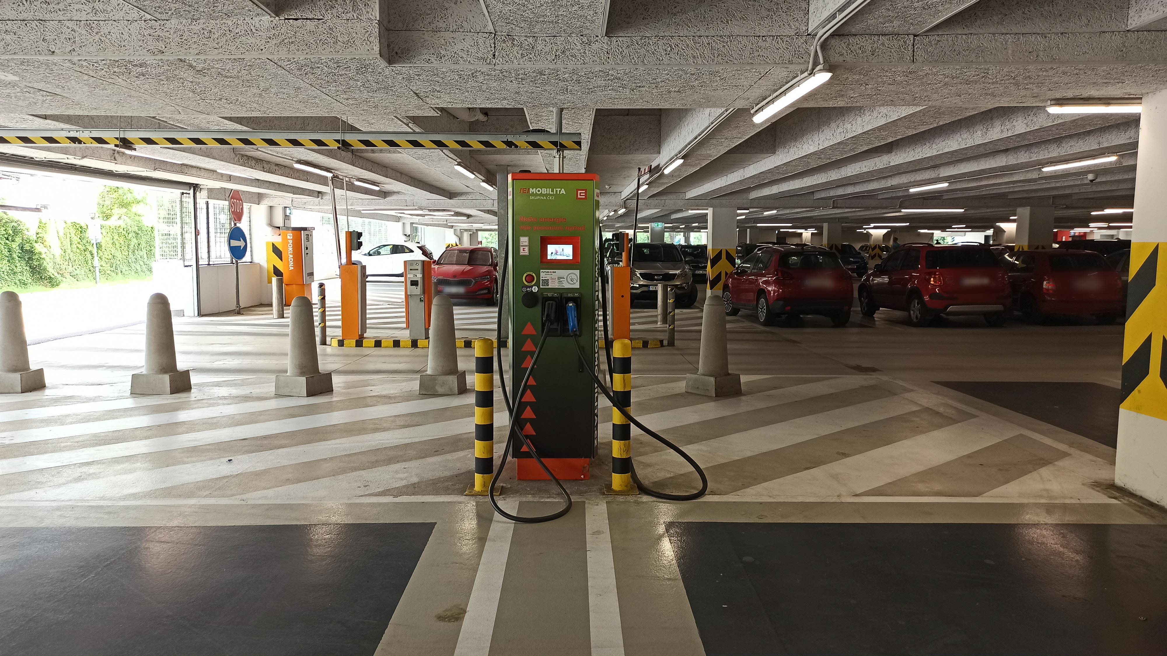 Nabíjecí stanice ČEZ foto 2