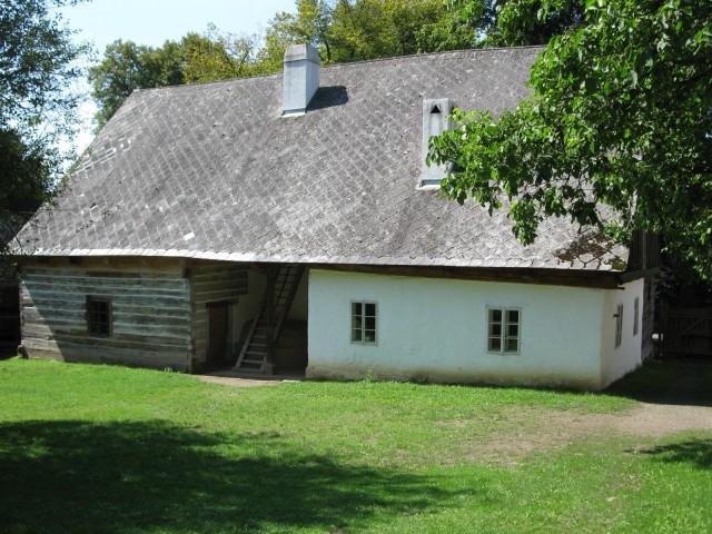 Hamousův statek ve Zbečně