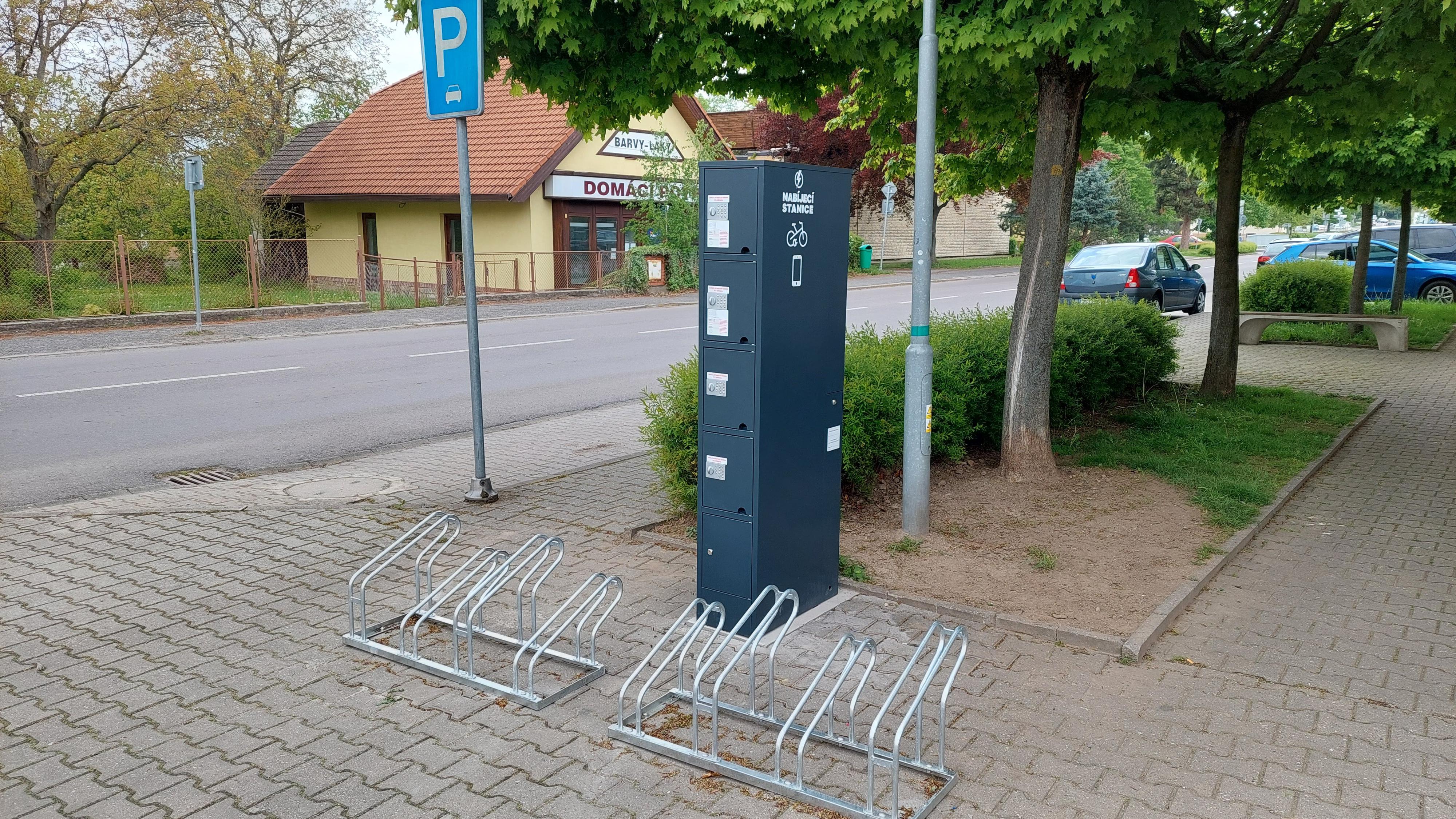 Nabíjecí stanice pro elektrokola a mobilní zařízení foto 2