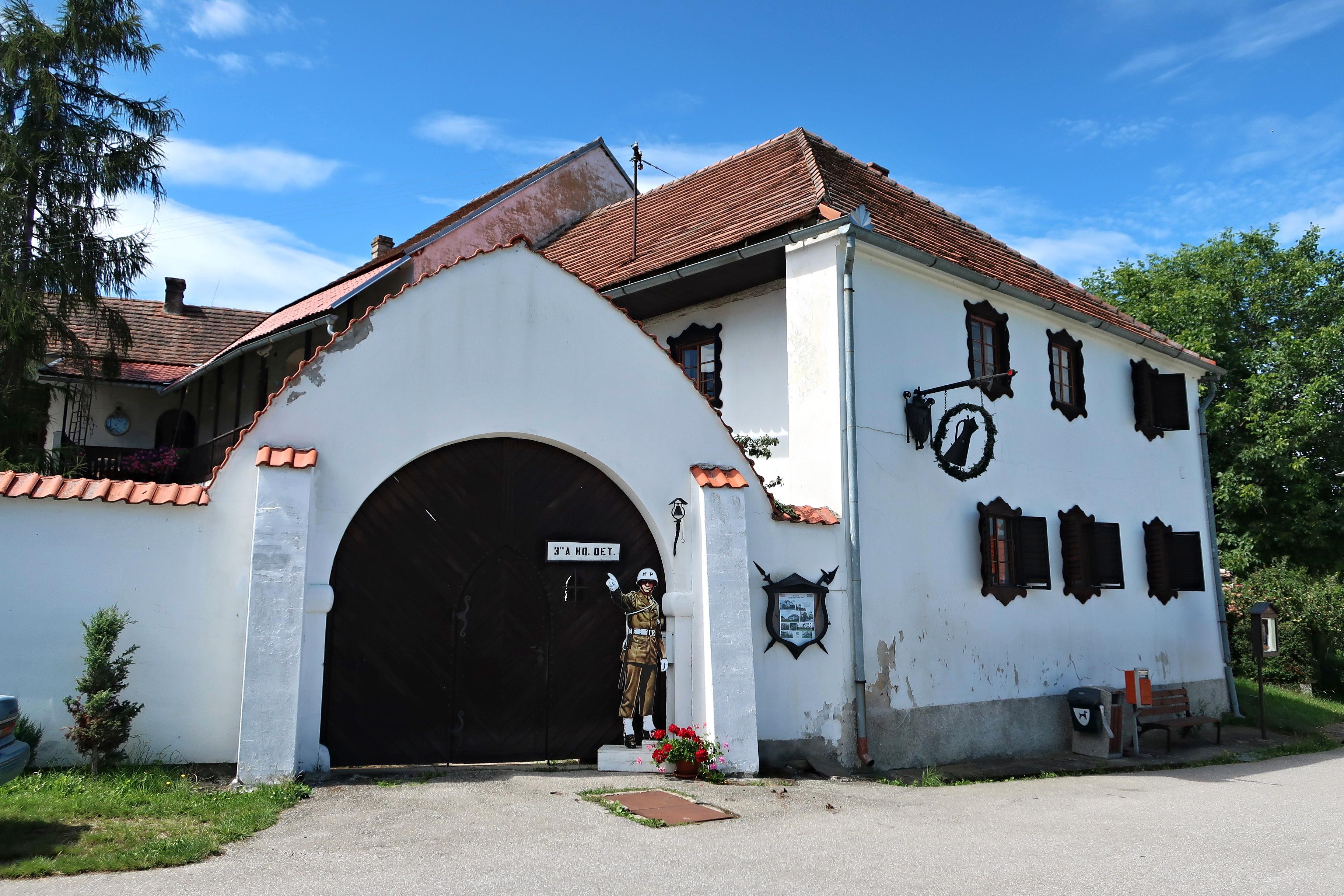 Dobčická tvrz 1945