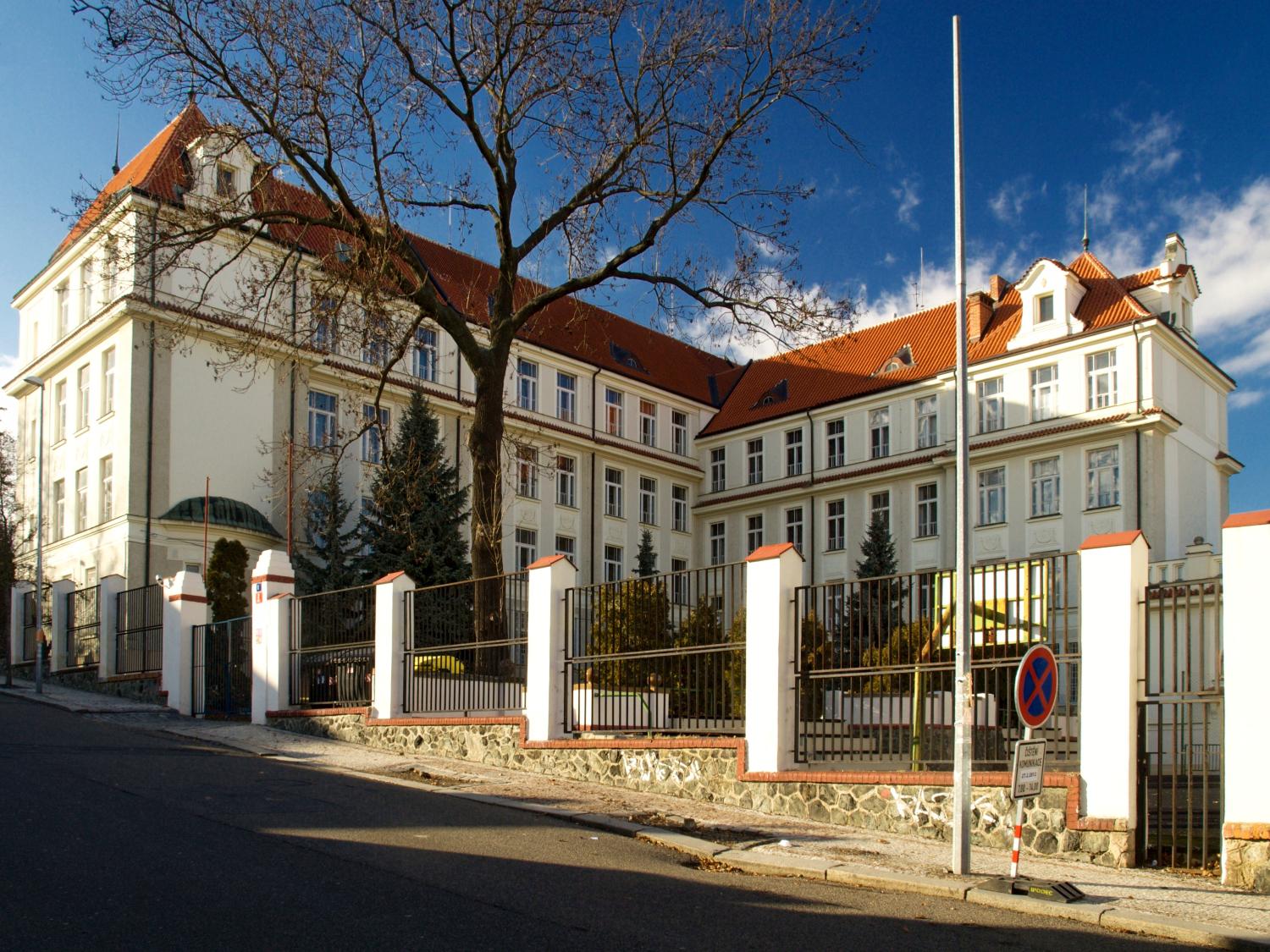 Gymnázium Praha 8, U Libeňského zámku foto 5