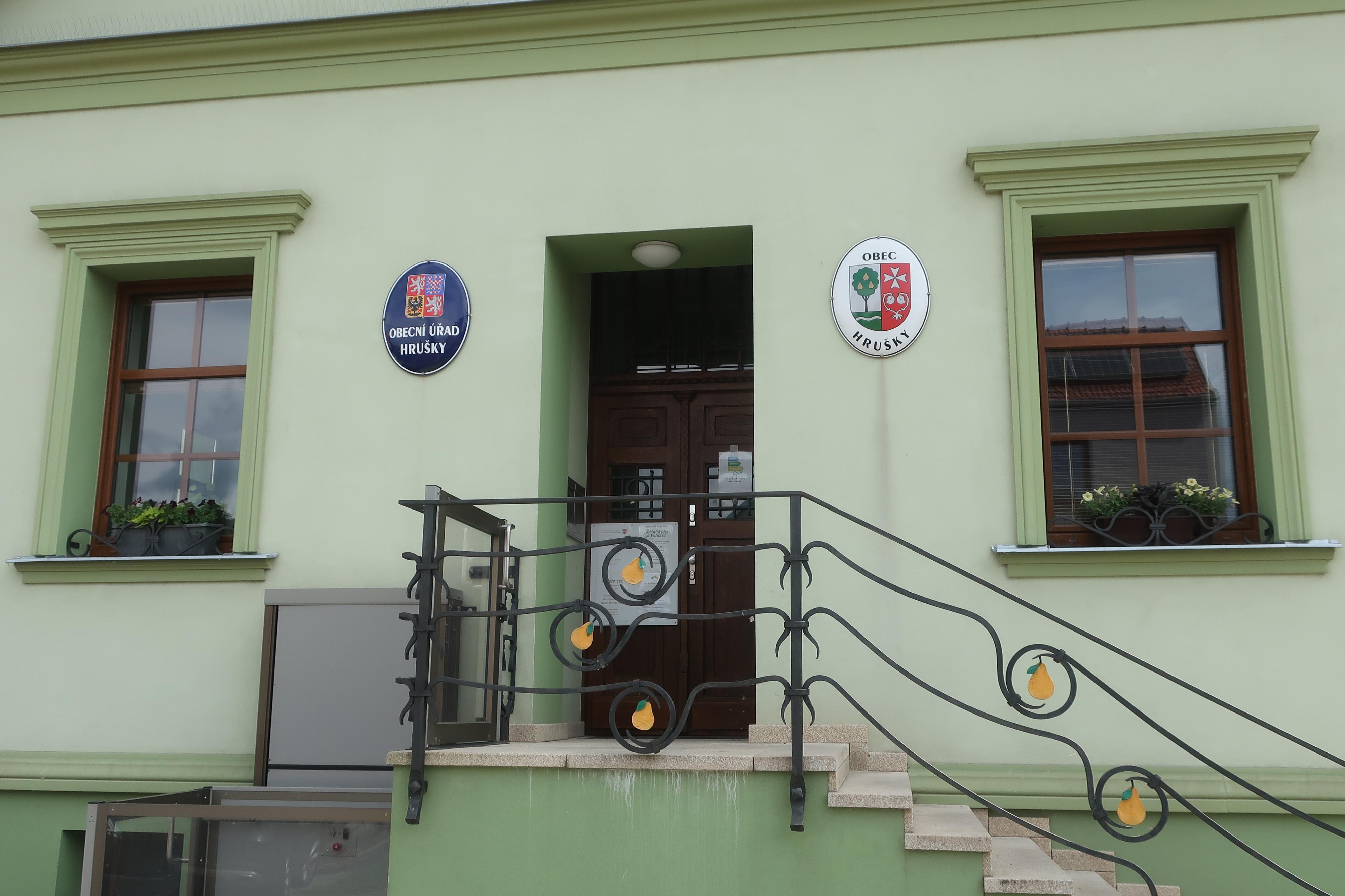 Hrušky - obecní úřad foto 3