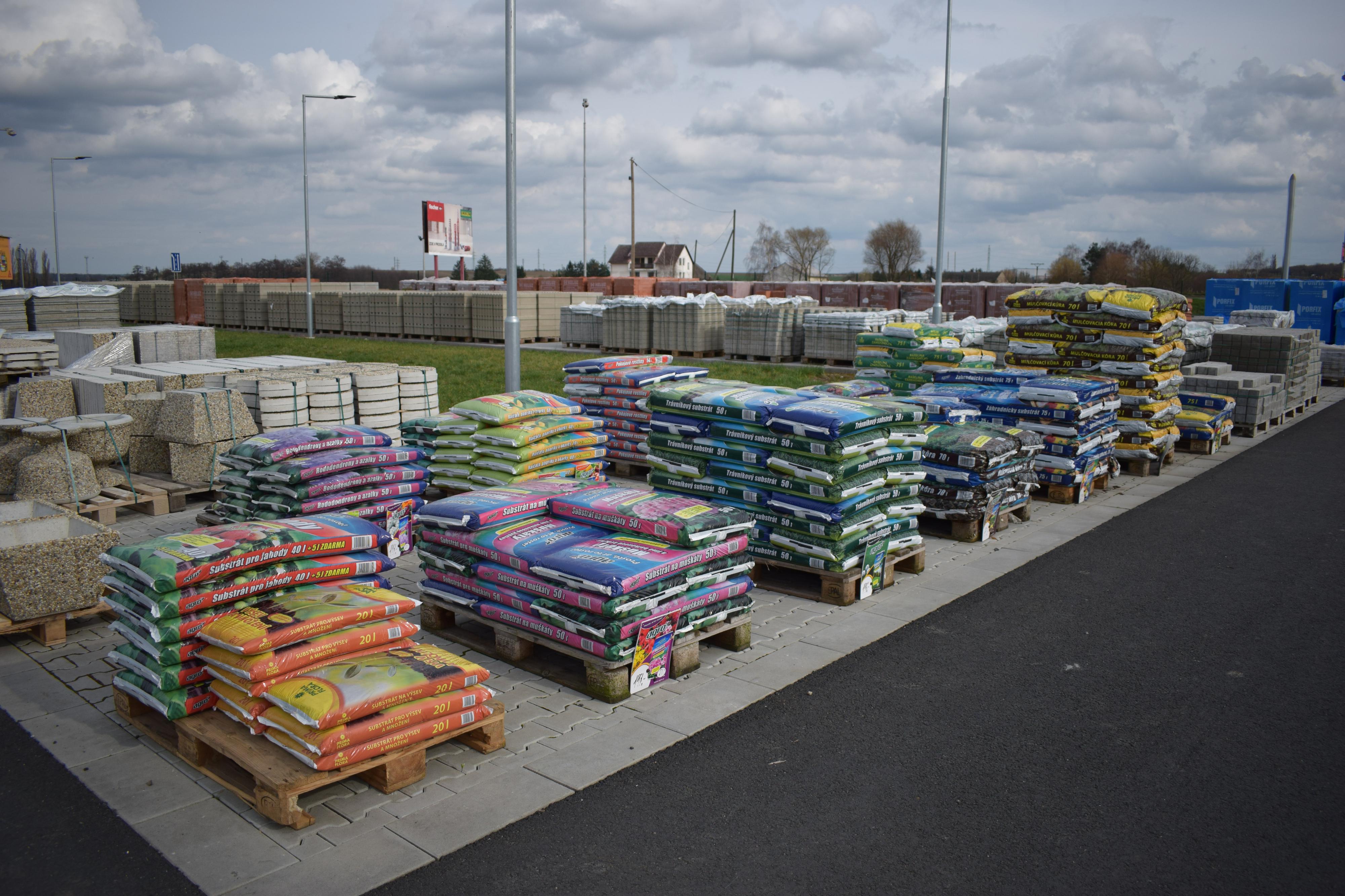 HOBBY-CENTRUM,  UNIKOM a.s. foto 3