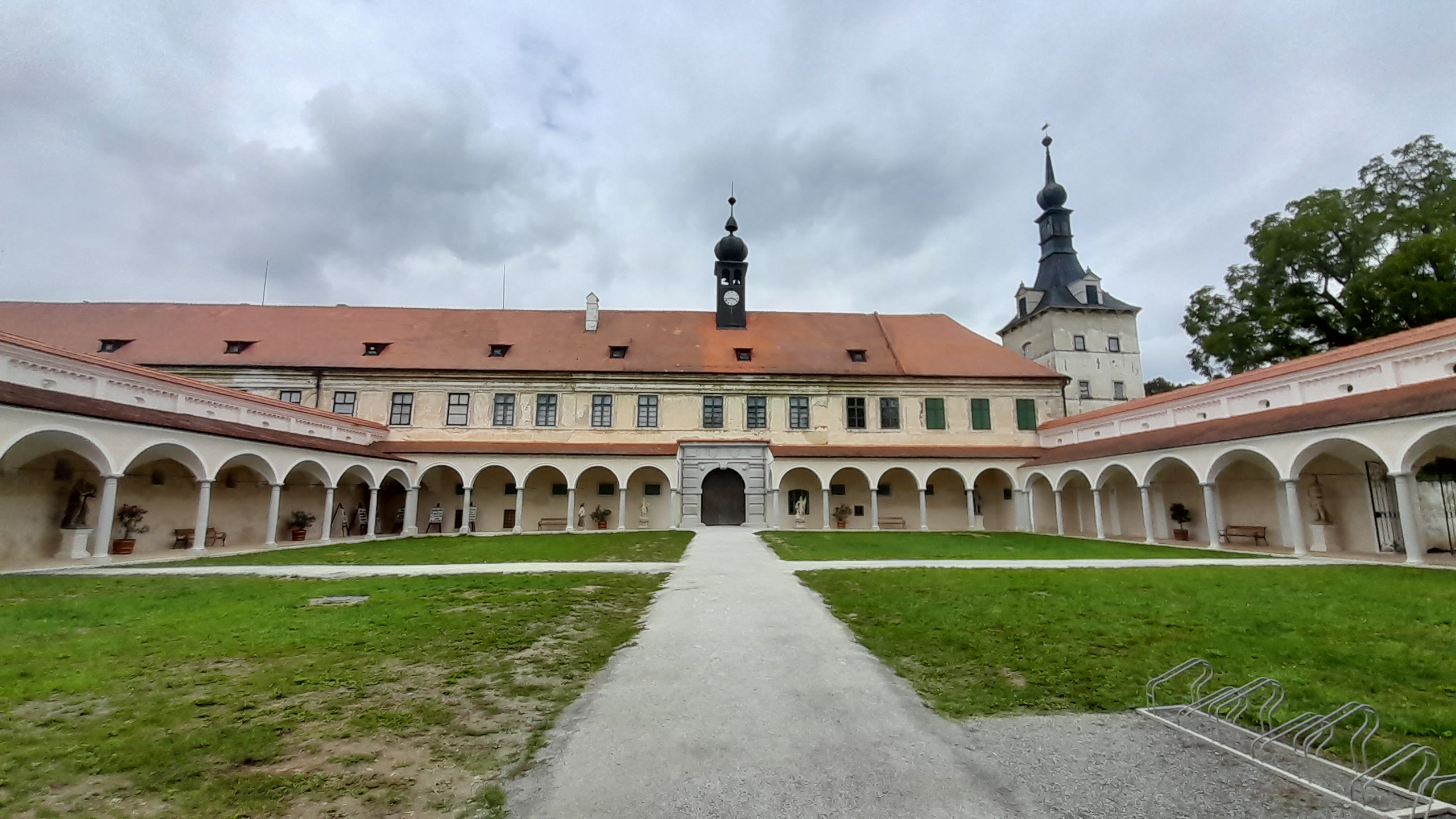 Státní zámek Uherčice