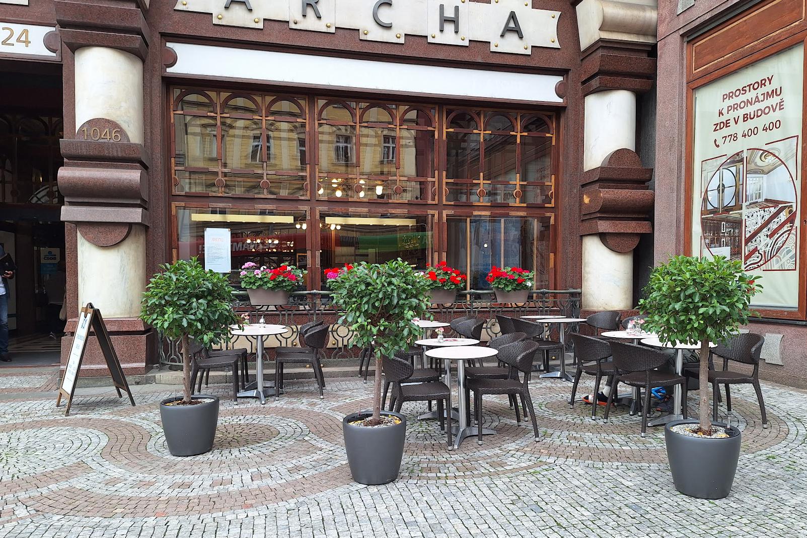 Zveme Vás na zahrádku do Černé Madony Archa