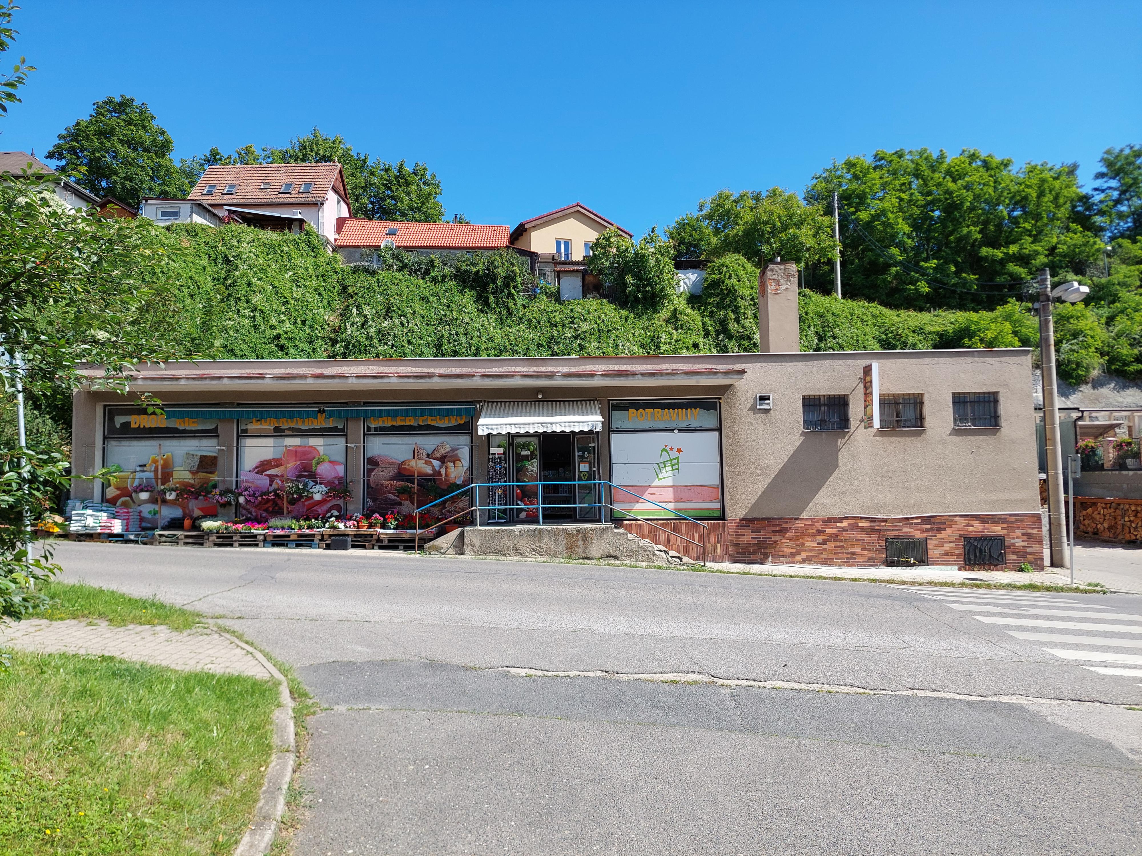 Potraviny Hálkova 	974