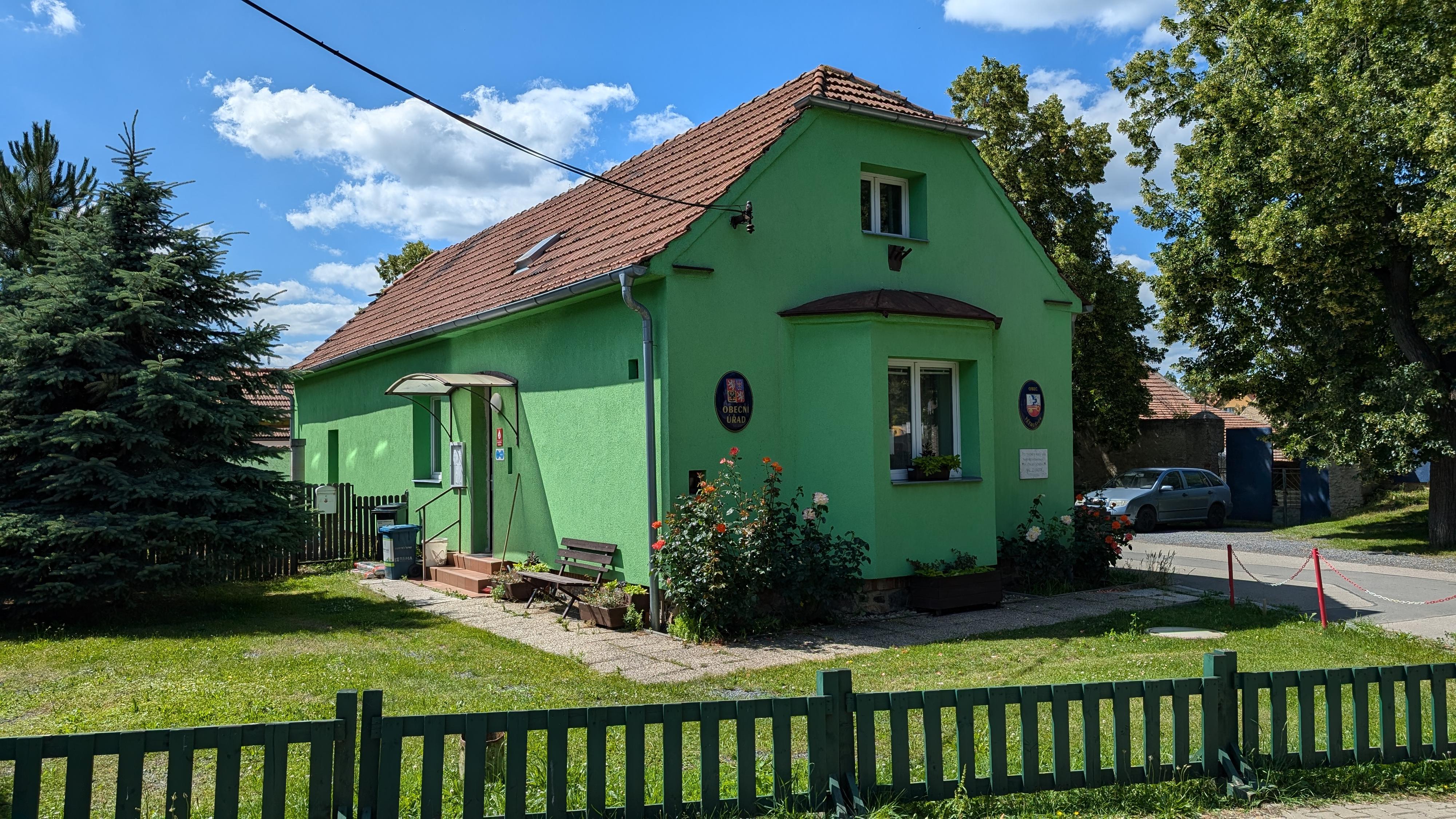 Větrušice - obecní úřad foto 2