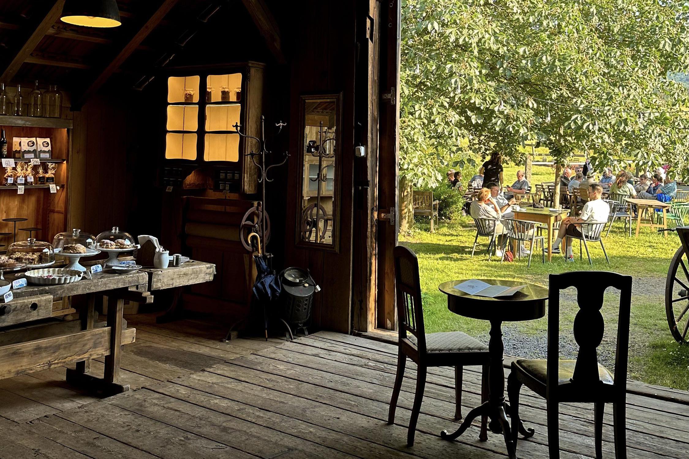 Café Tyjátr - kavárna ve stodole