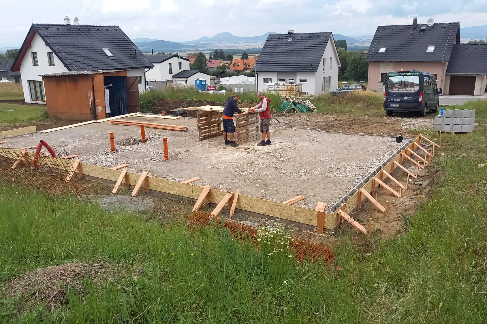 Základová deska v ceně domu