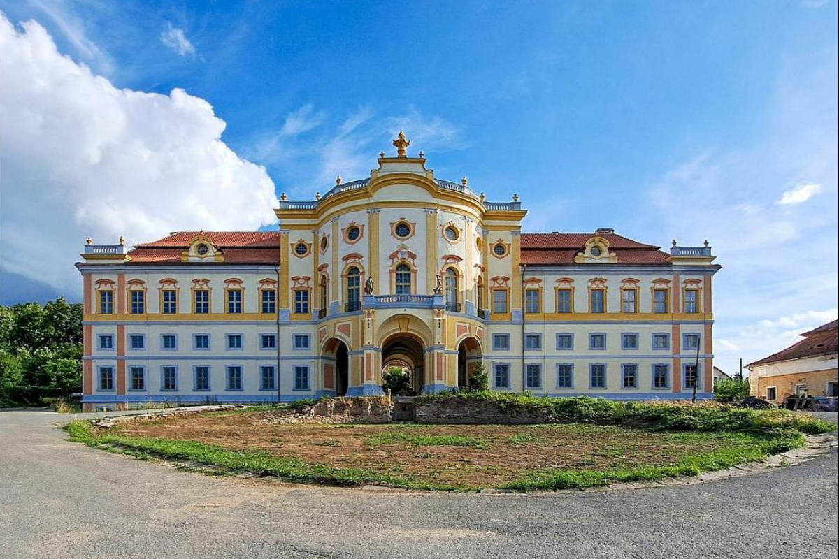 Zámek Týnec, národní kulturní památka