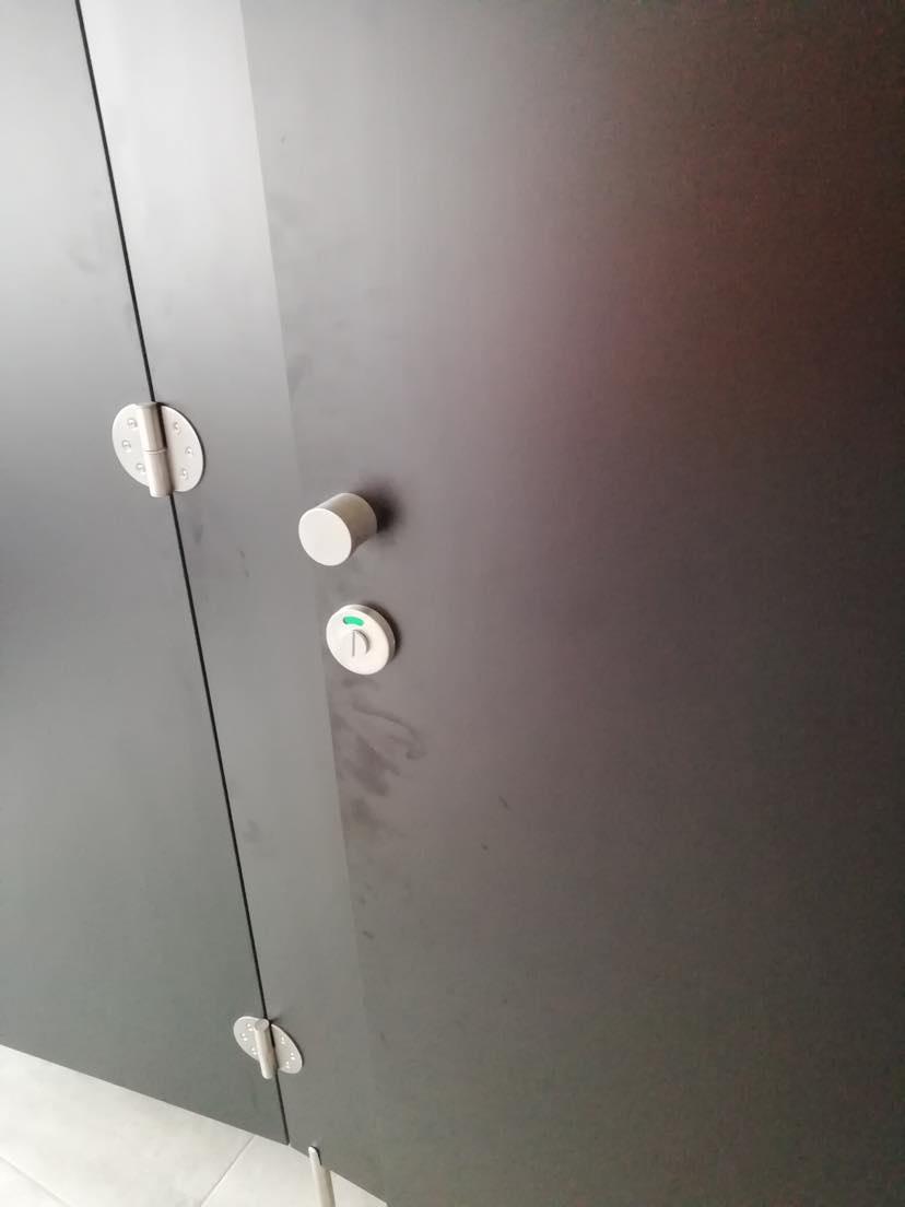 Kostka v poli foto 1