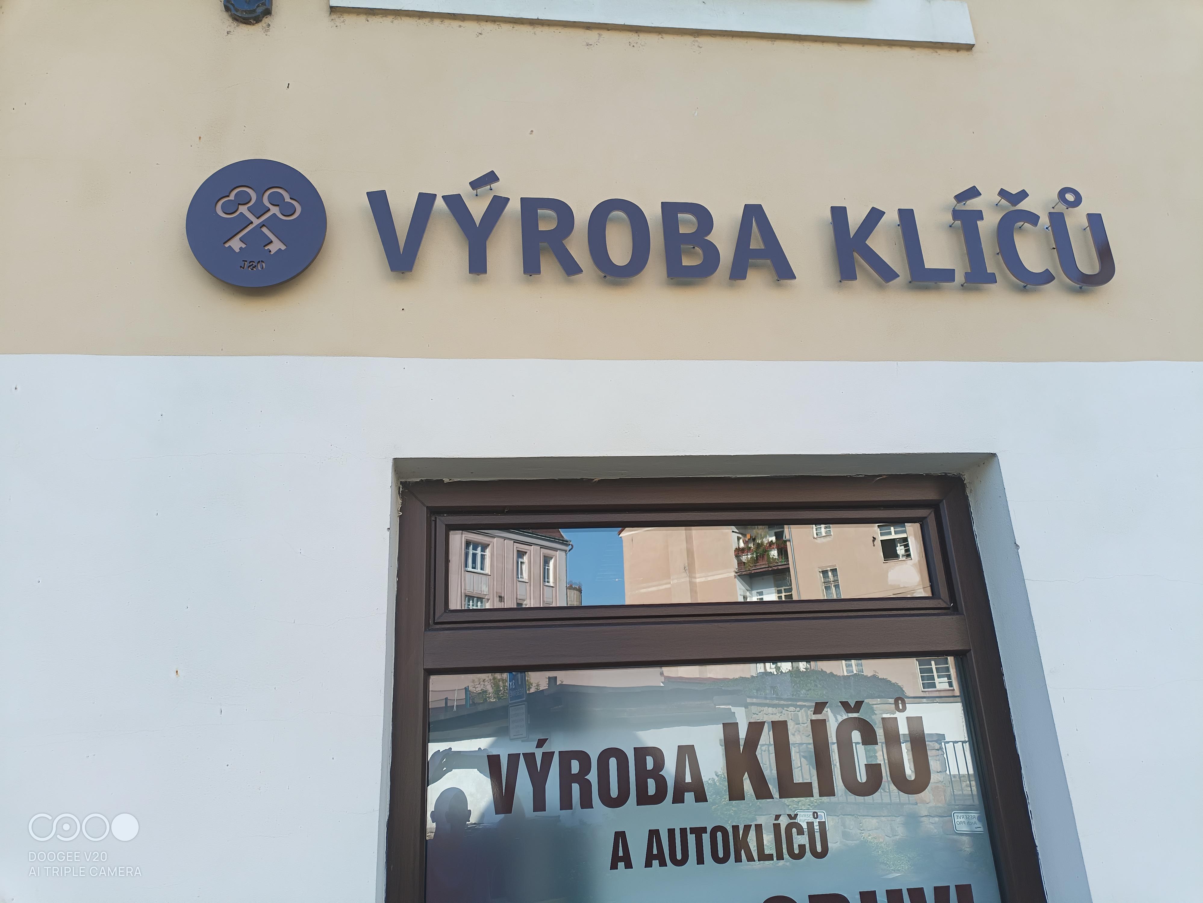 Opravna obuvi a výroba klíčů - J&O foto 2