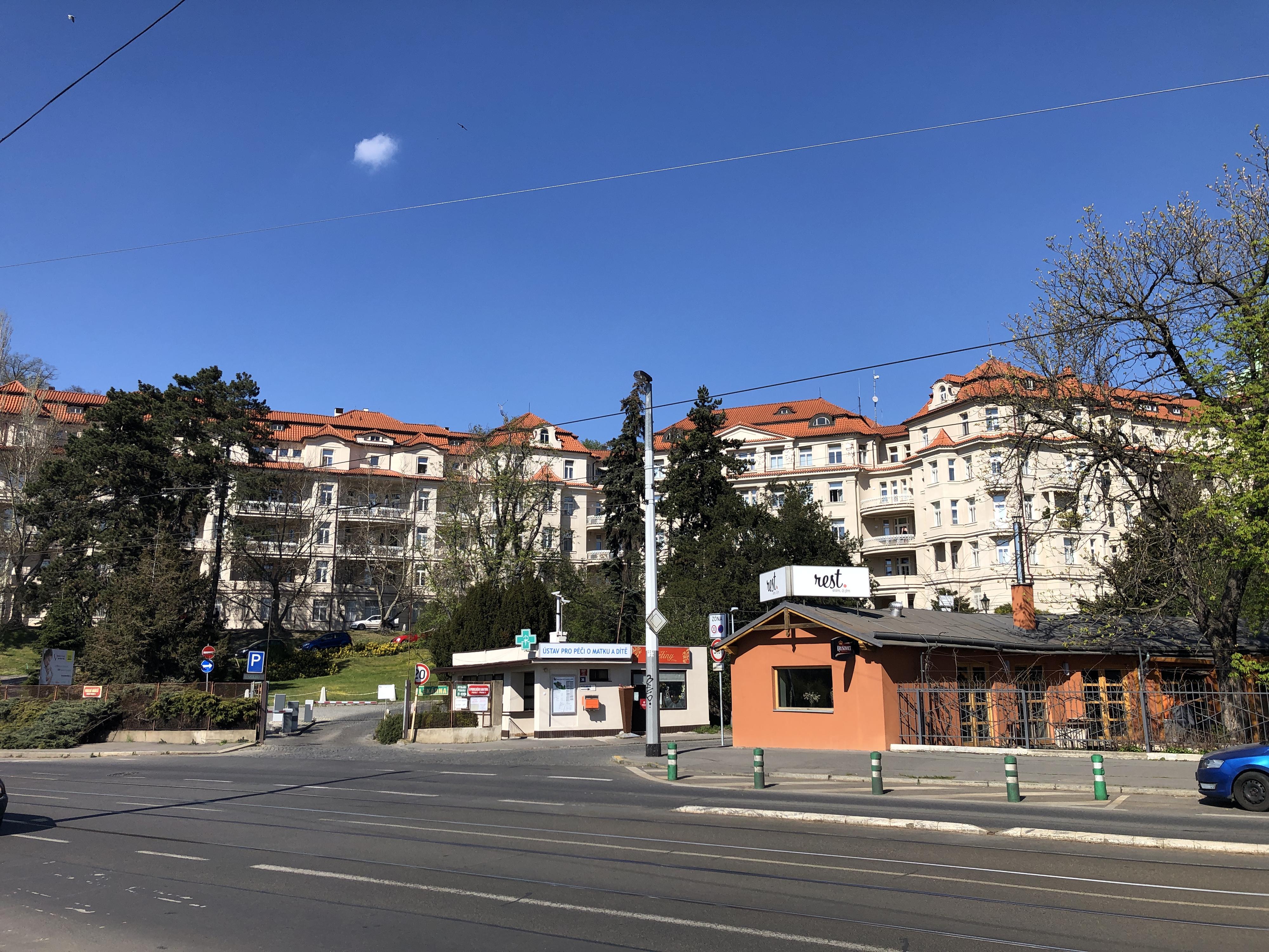 Ústav pro péči o matku a dítě foto 2