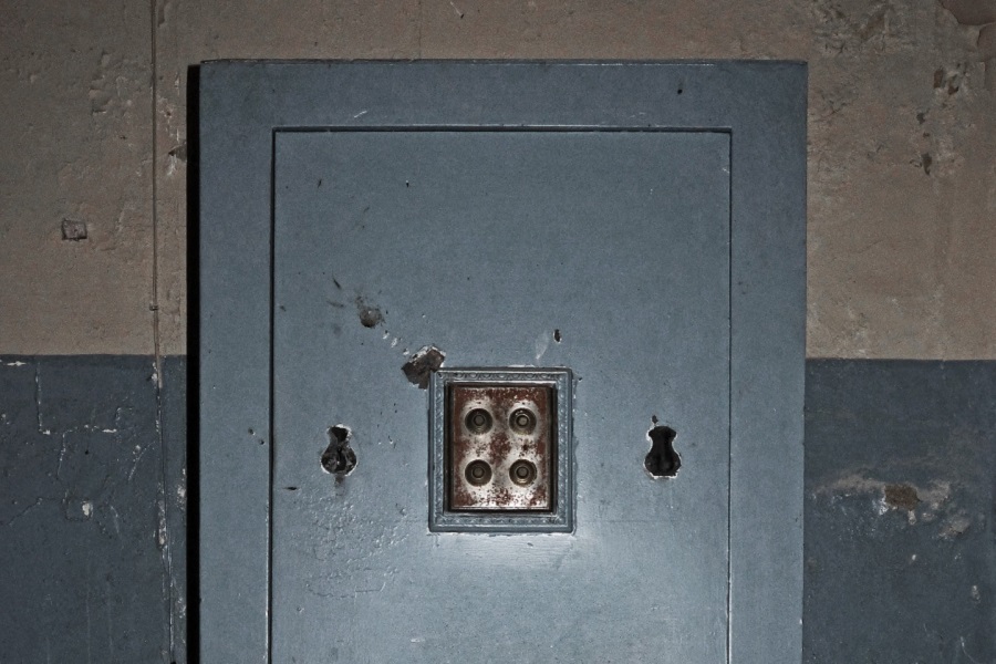 Otevírání trezorů, sejfů, schránek, pokladniček.