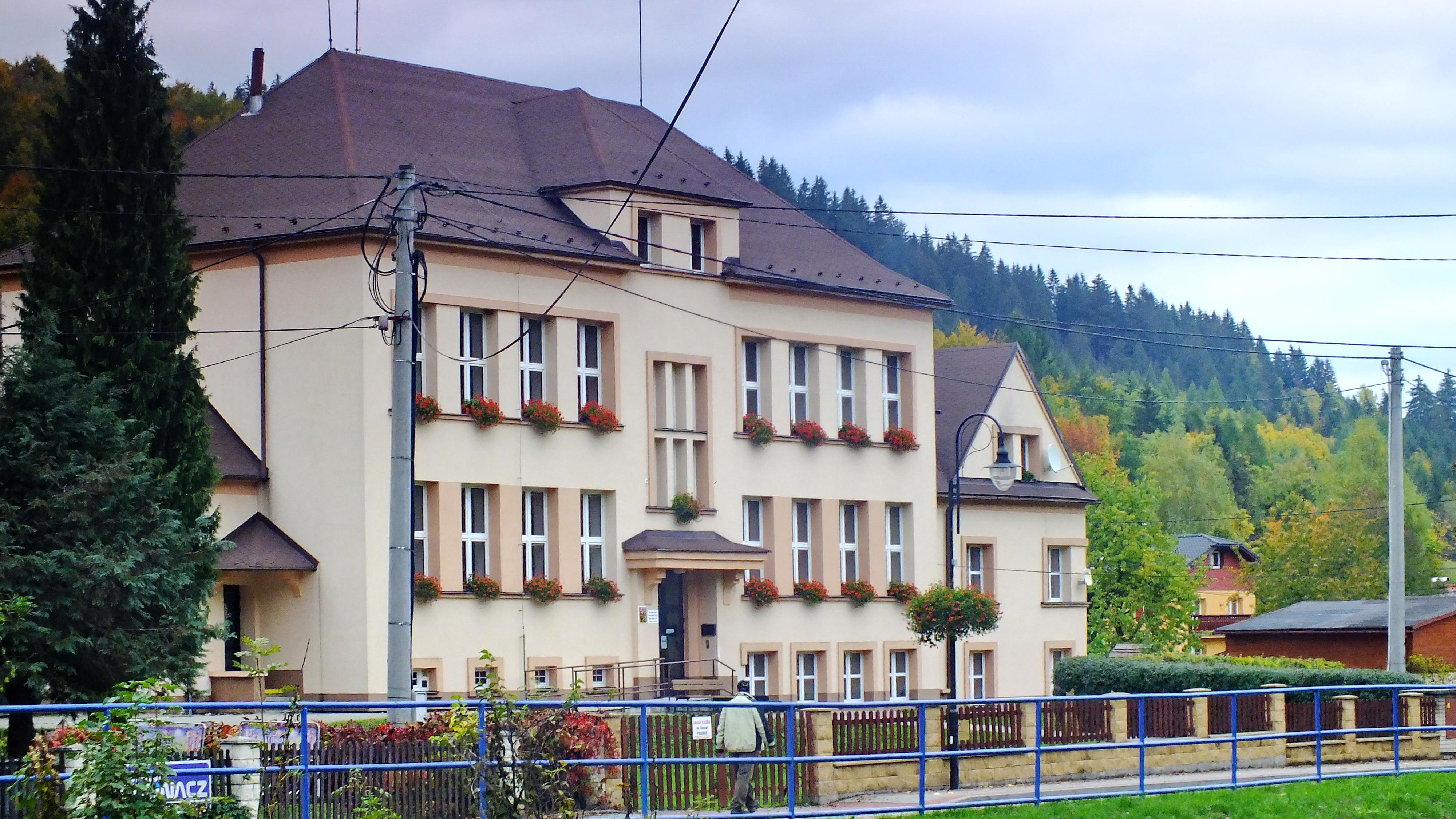 Základní škola a Mateřská škola Dolní Lomná 149 foto 1