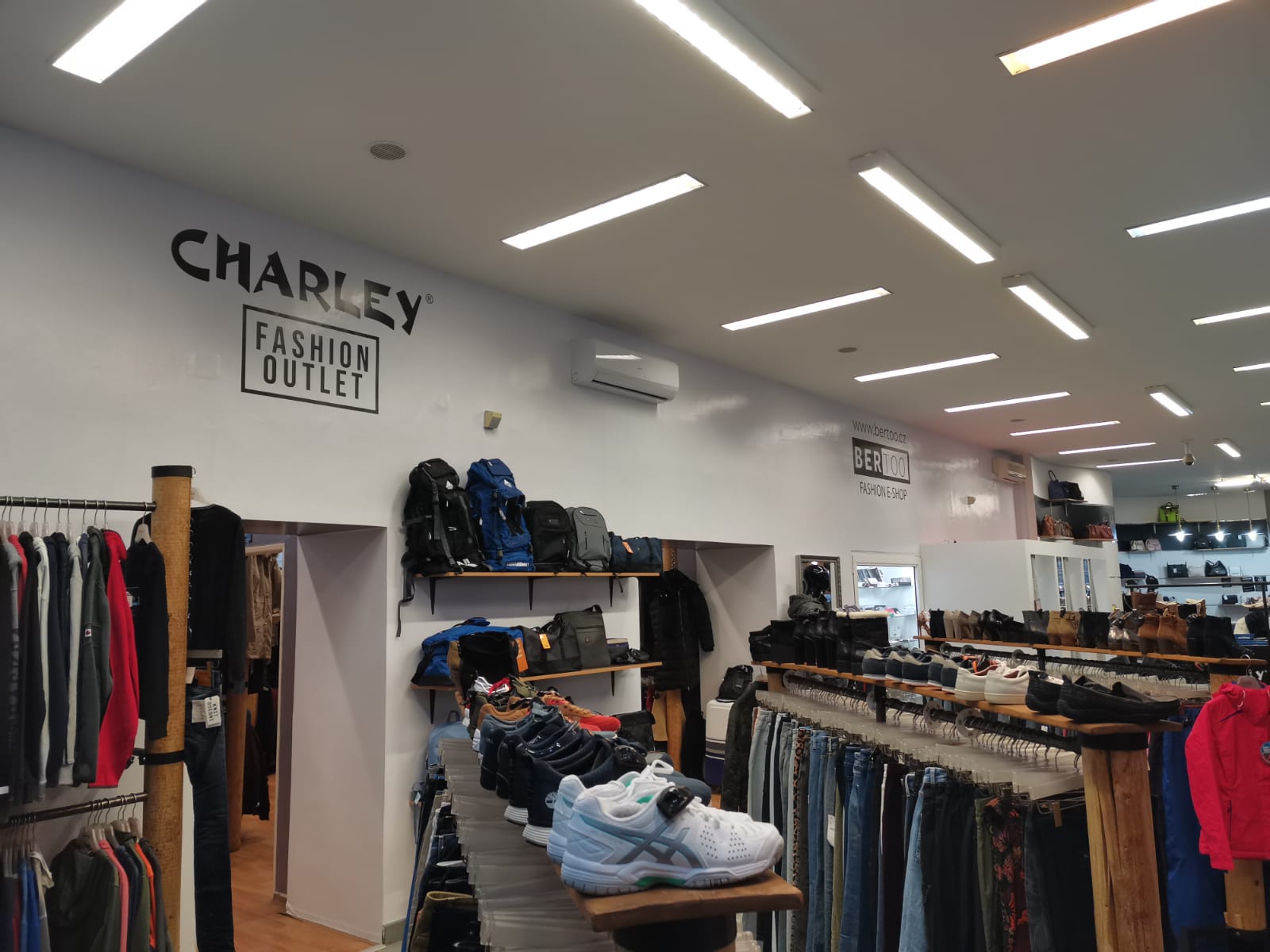 CHARLEY - outlet foto 3