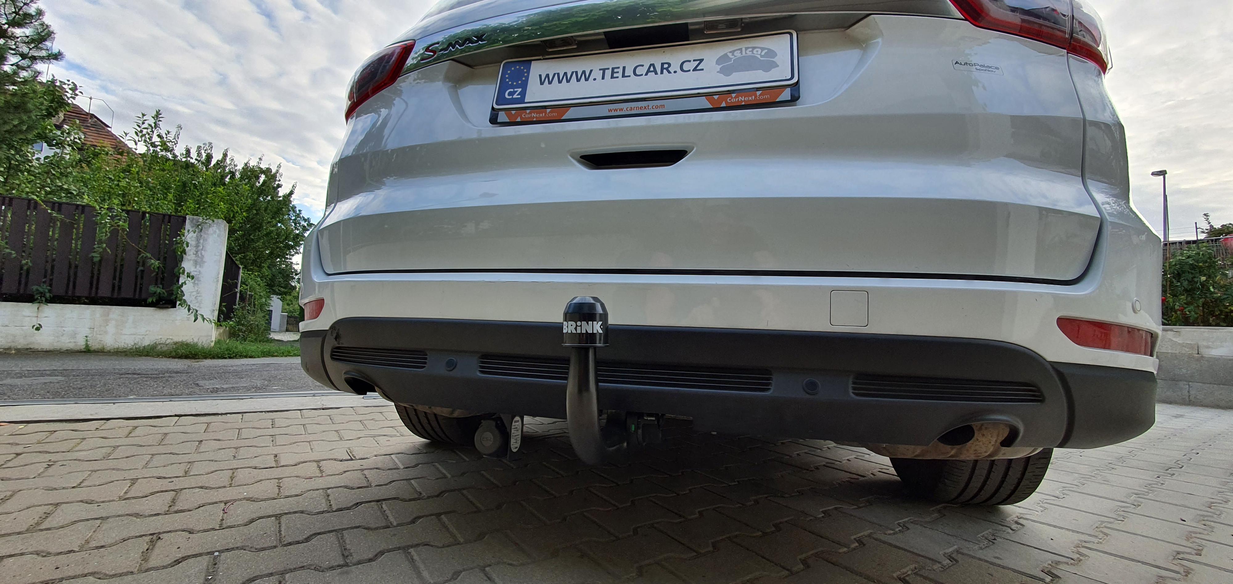 Miroslav Čevela - montáž tažného zařízení foto 2