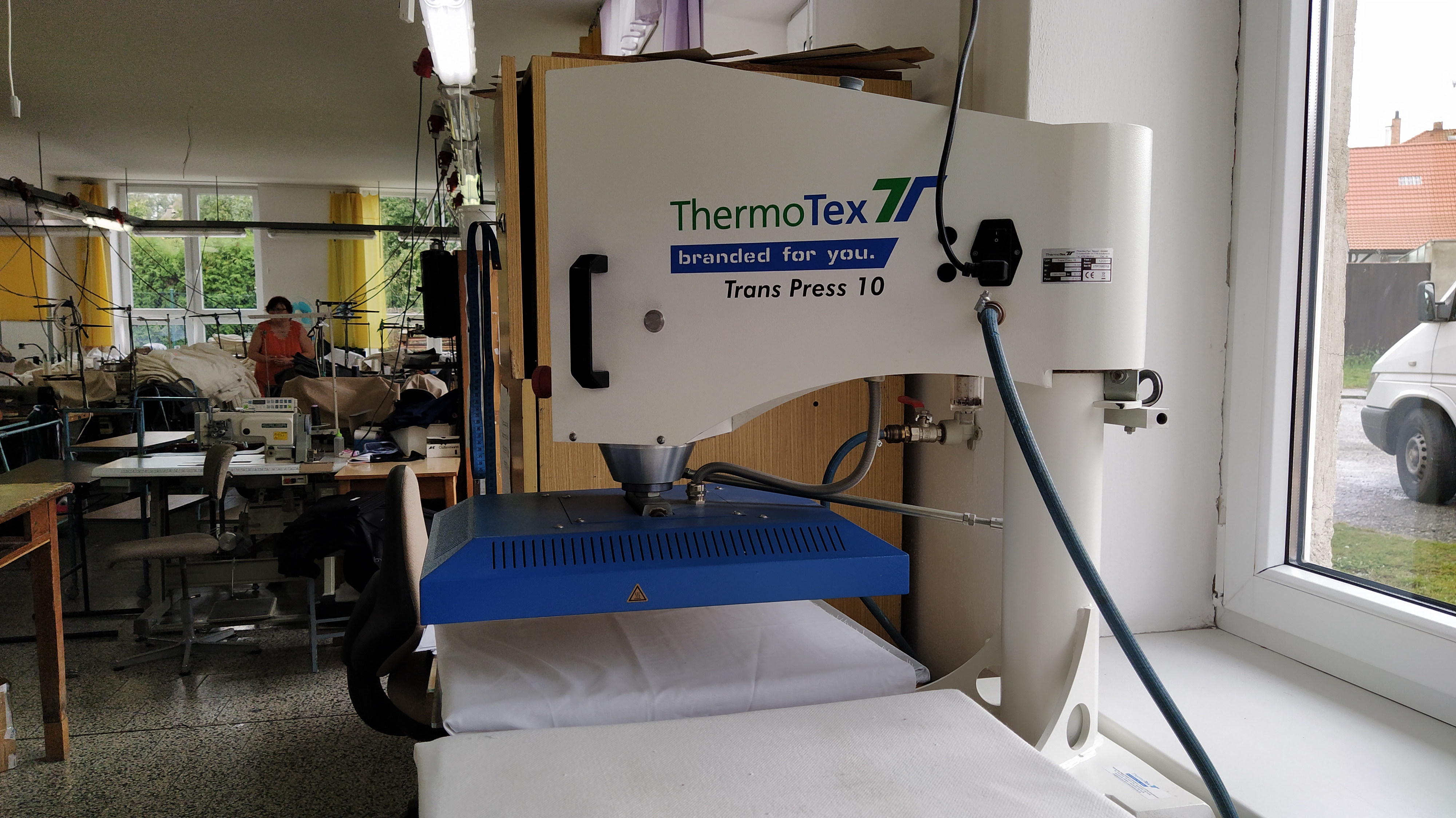 Oděvy Hotový foto 4