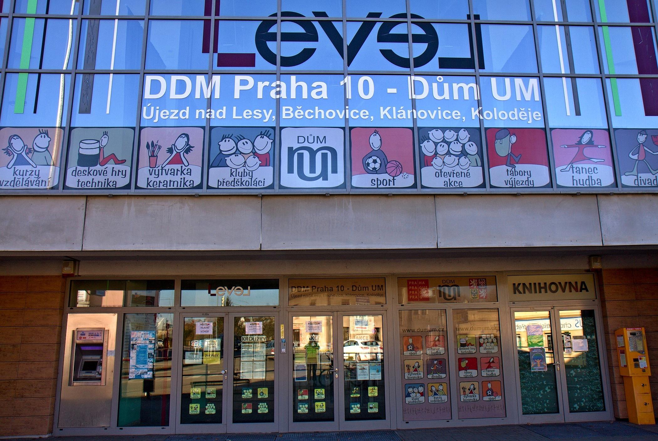 Místní knihovna Újezd nad Lesy foto 2