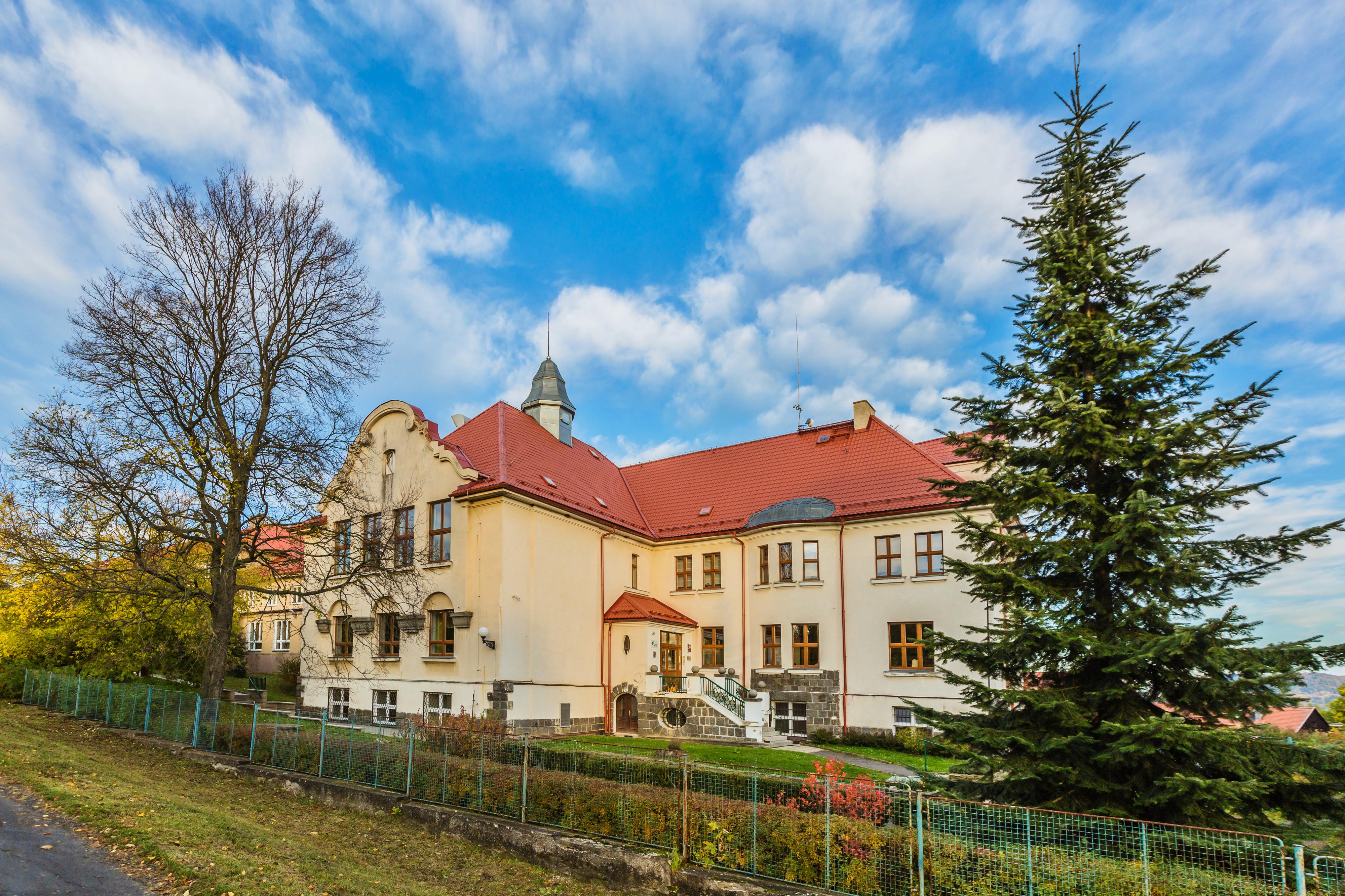 Střední lesnická škola Žlutice foto 2