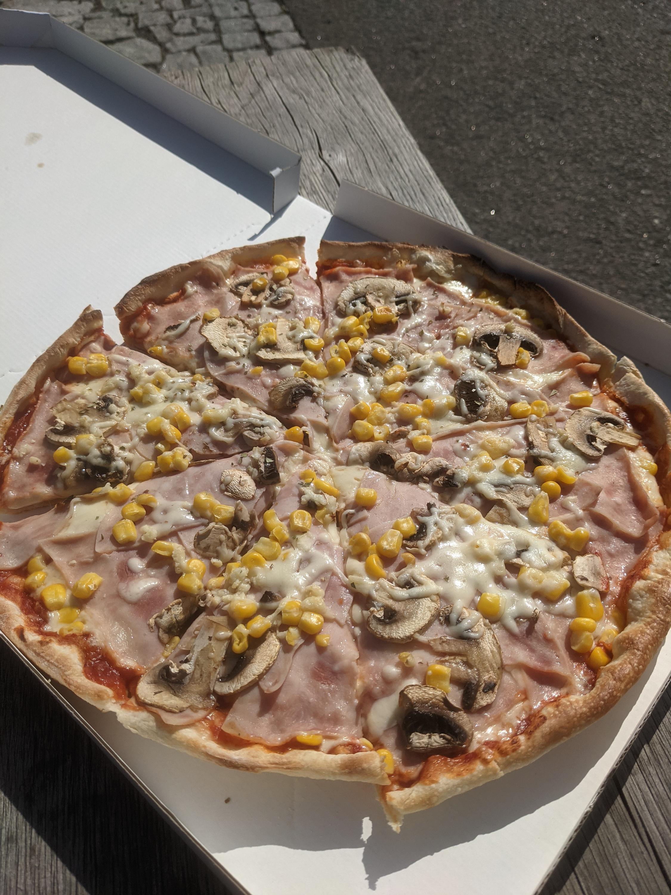 Pizza u řeky foto 5