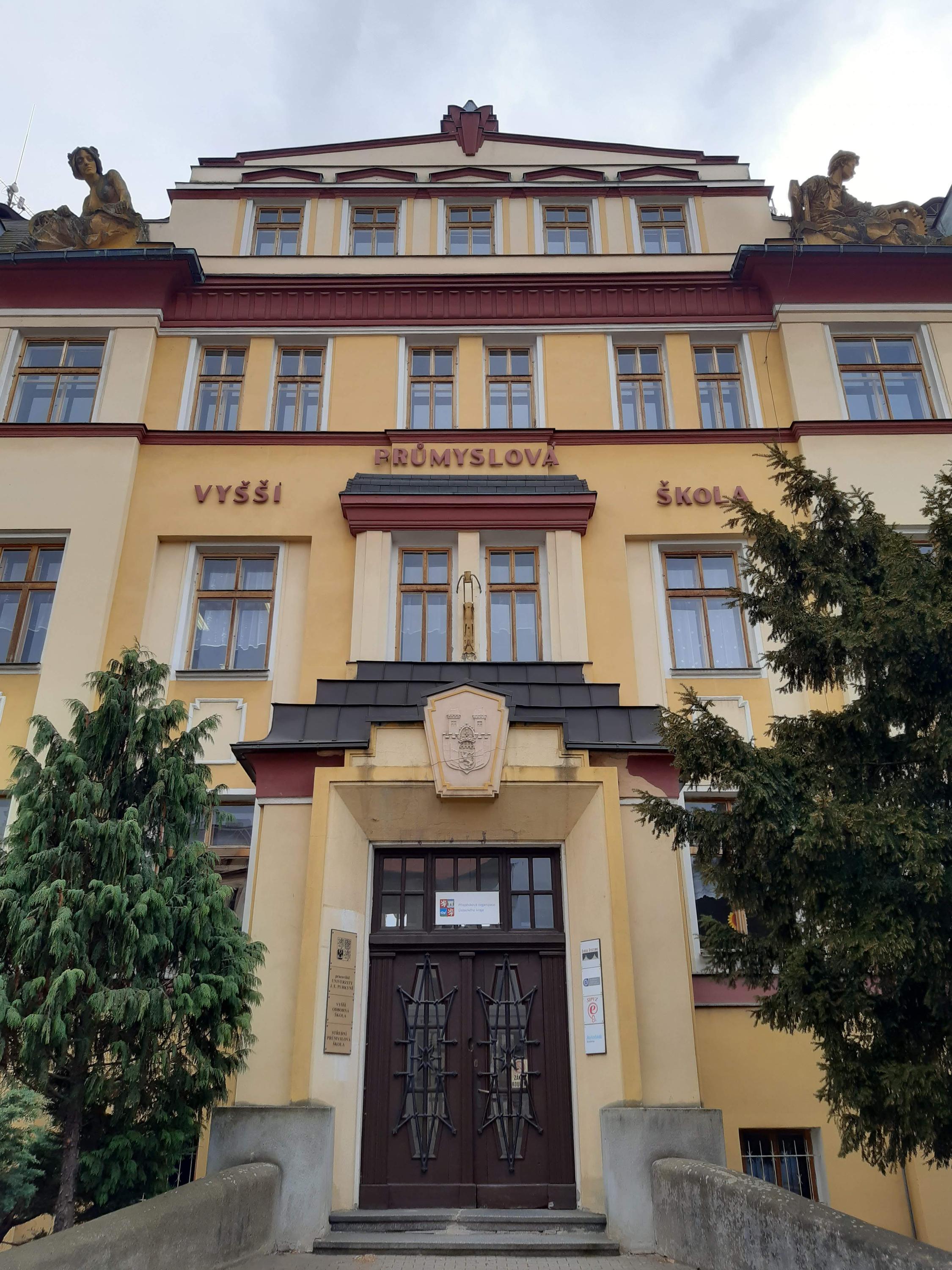 Střední průmyslová škola a Vyšší odborná škola, Chomutov foto 2