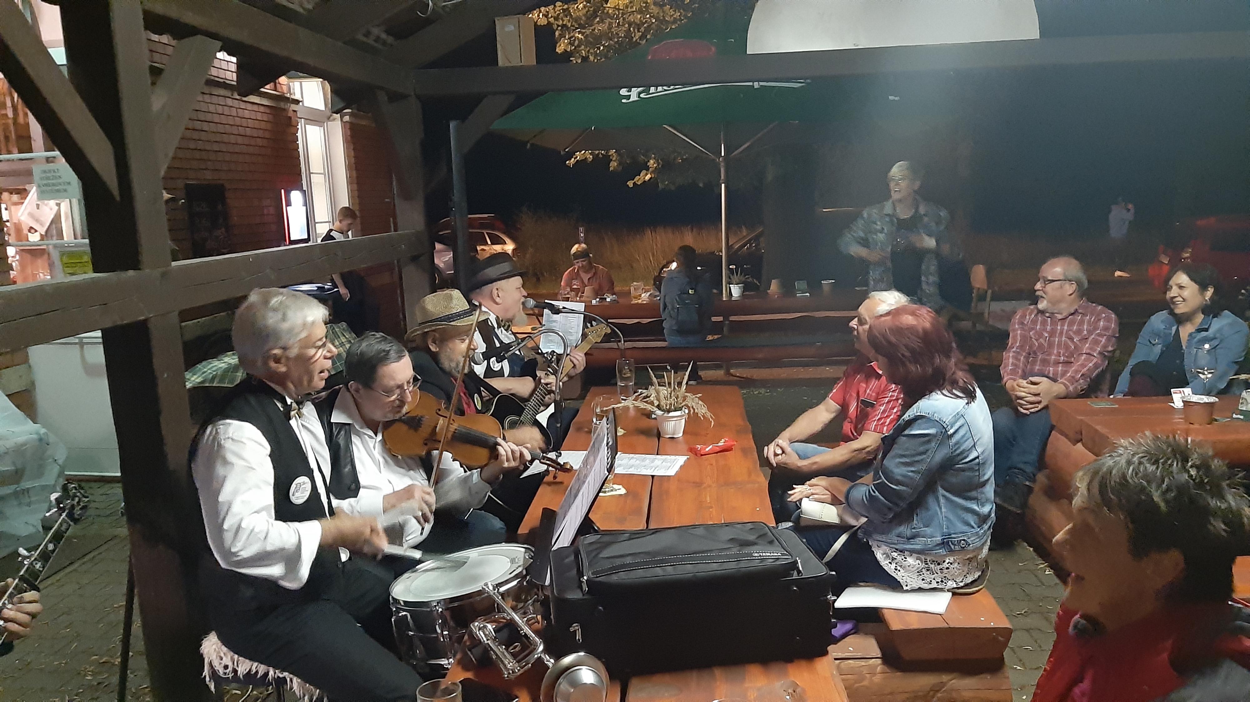 Restaurace Country Saloon foto 5