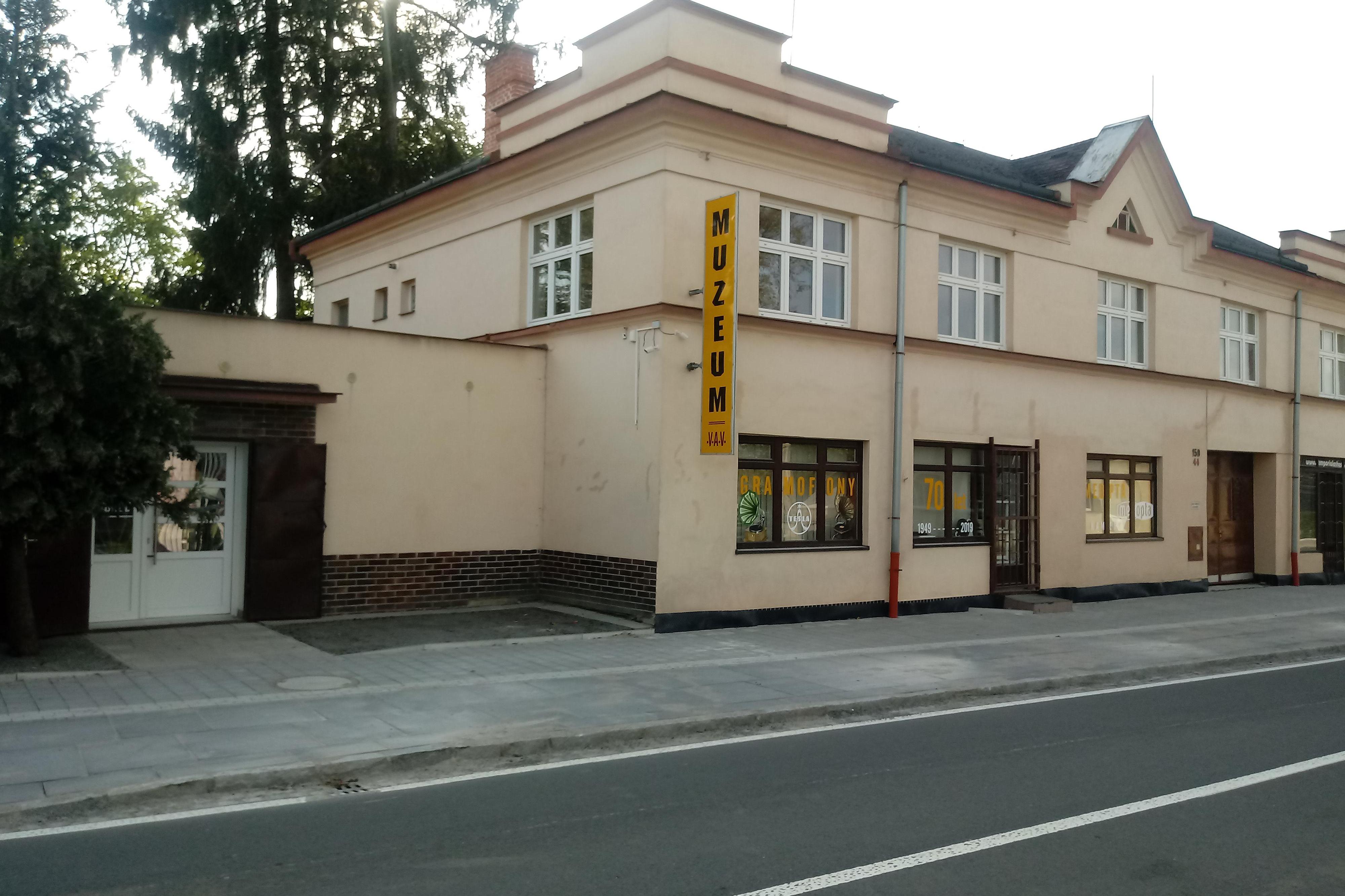 Muzeum gramofonů TESLA foto 2