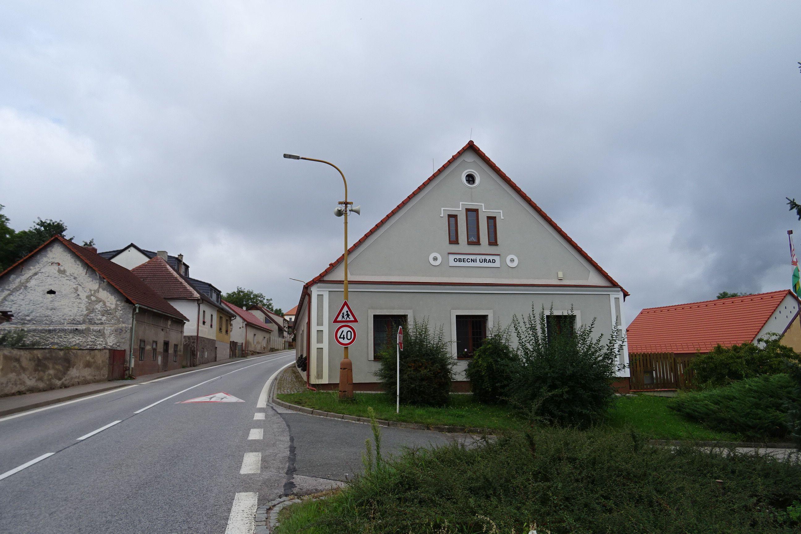 Zdechovice - obecní úřad foto 5