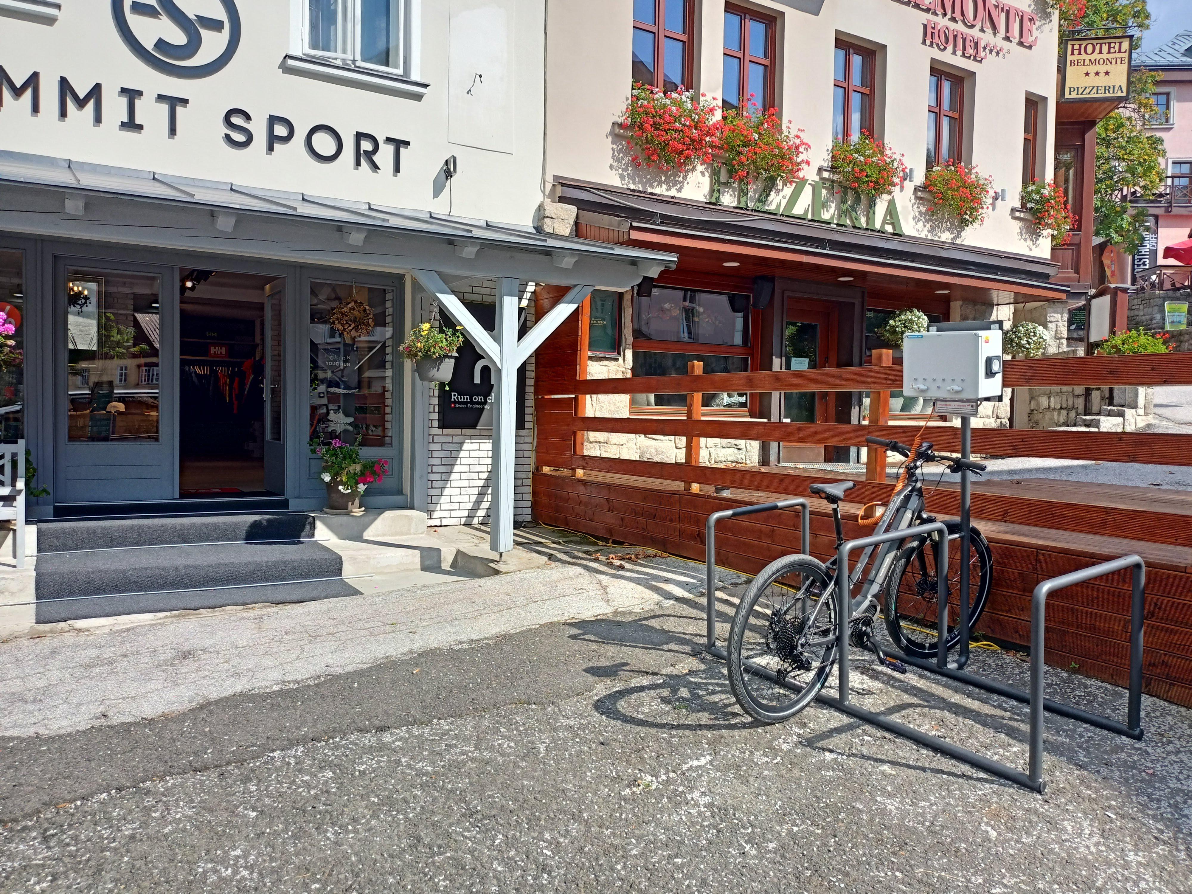 Nabíjecí stanice SUMMIT - SPORT