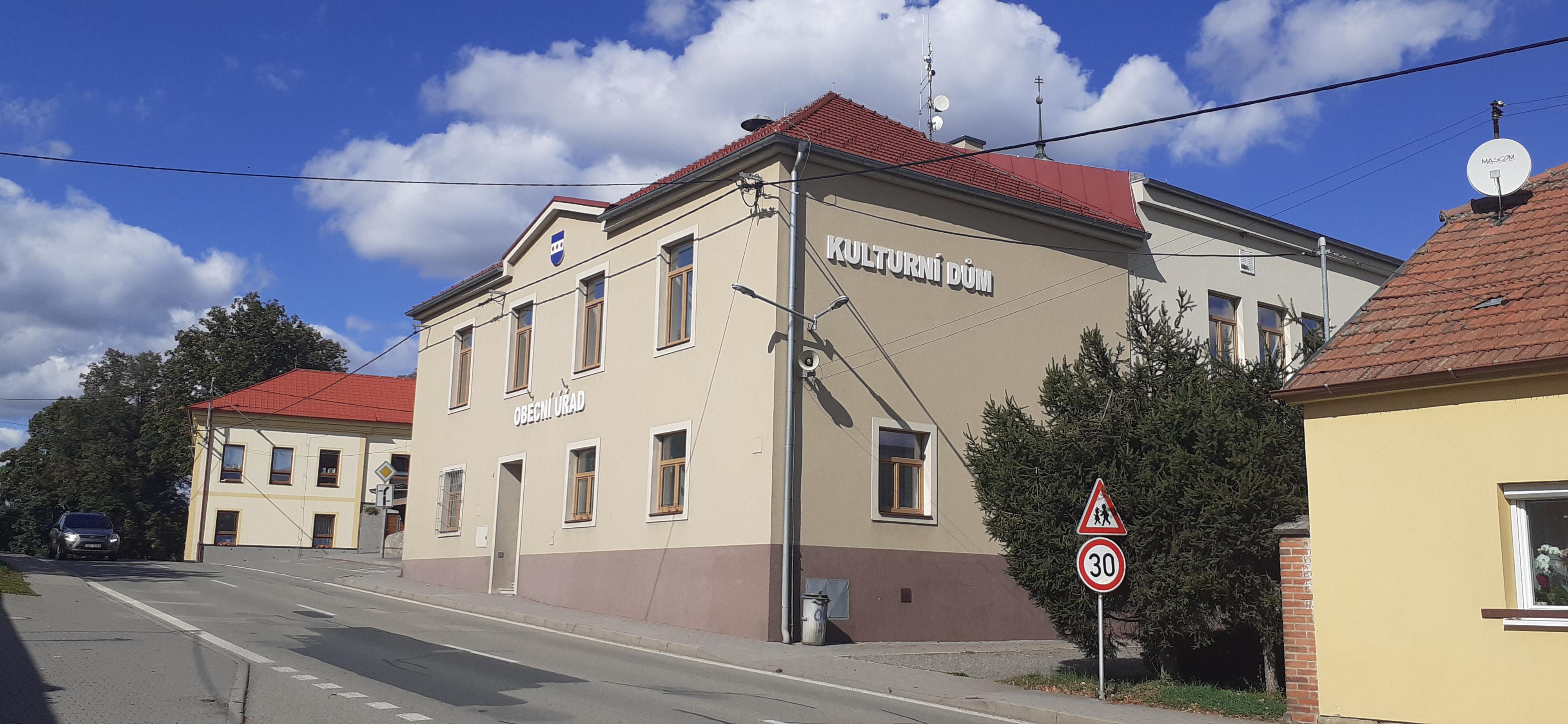 Sebranice - obecní úřad foto 3