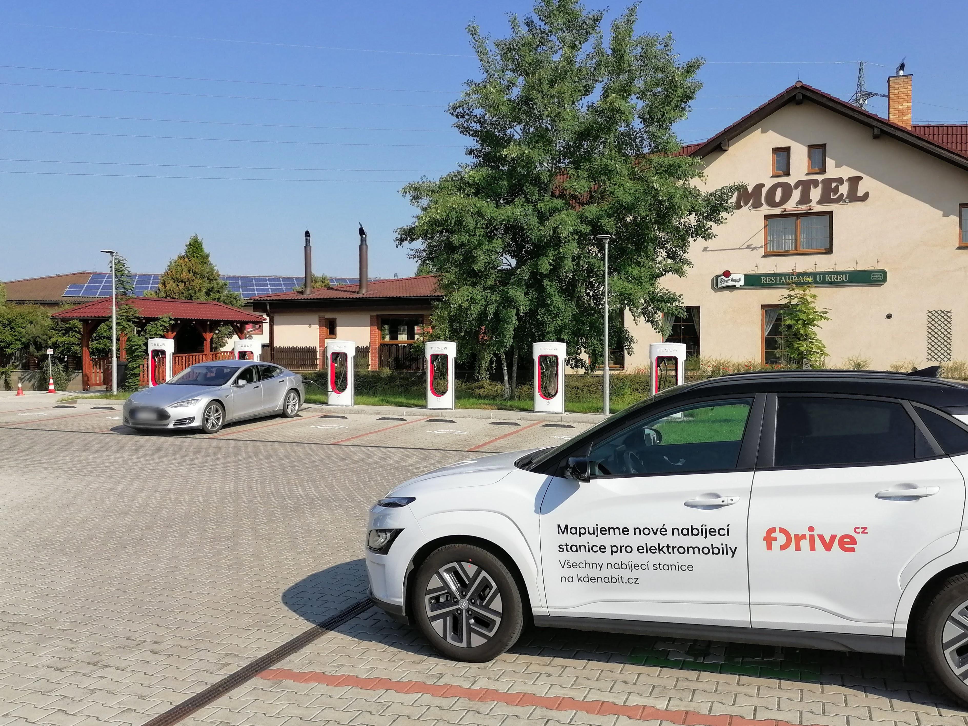 Nabíjecí stanice Tesla supercharger foto 2