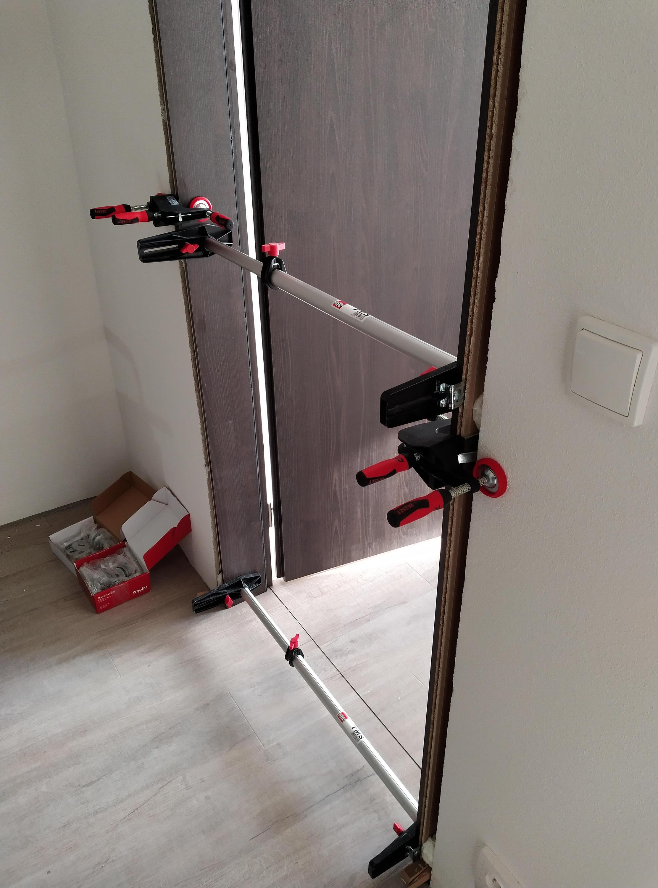 Radek Štolpa - montáž dveří foto 3