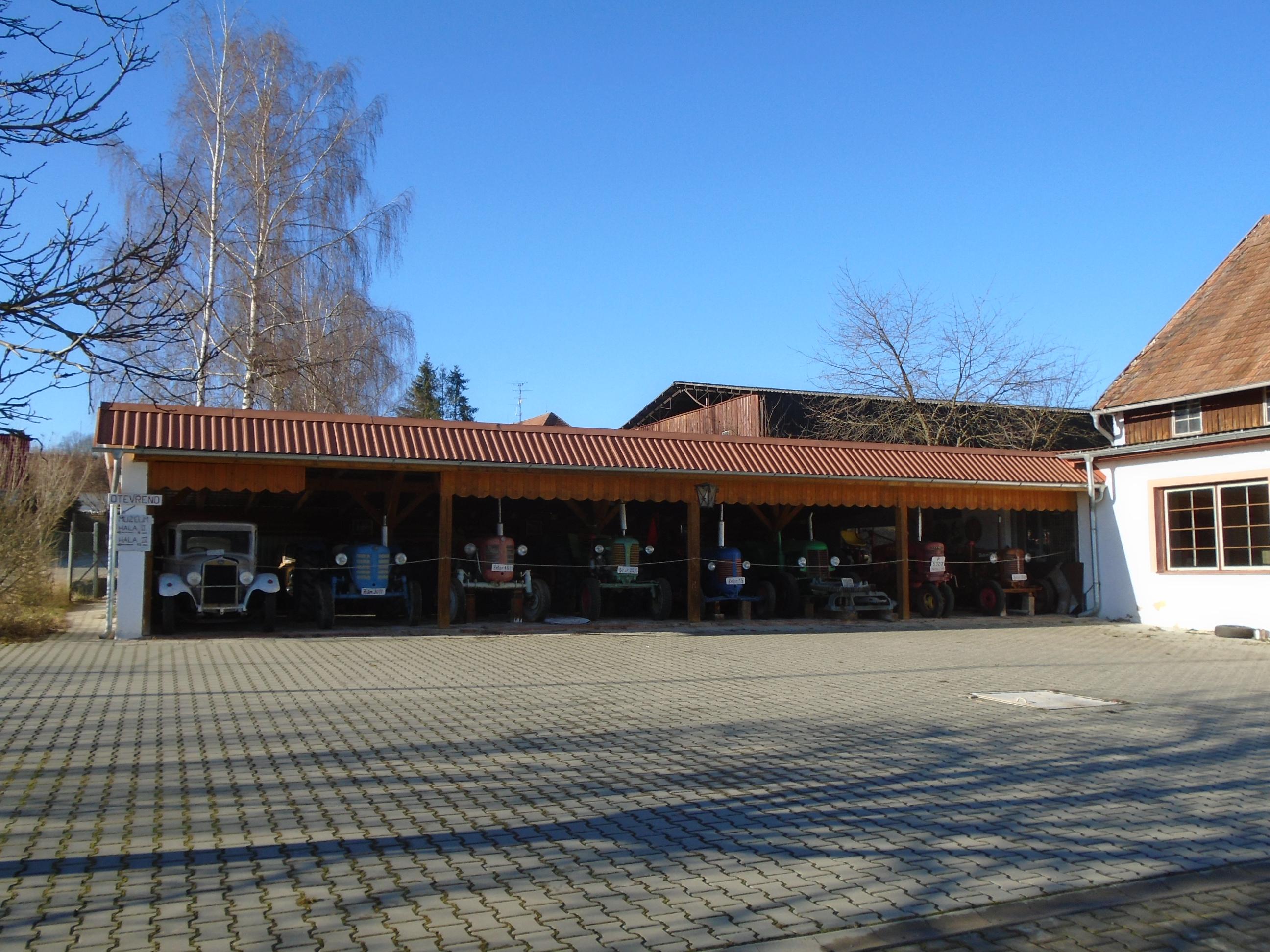 Muzeum historických vozidel a staré zemědělské techniky foto 6
