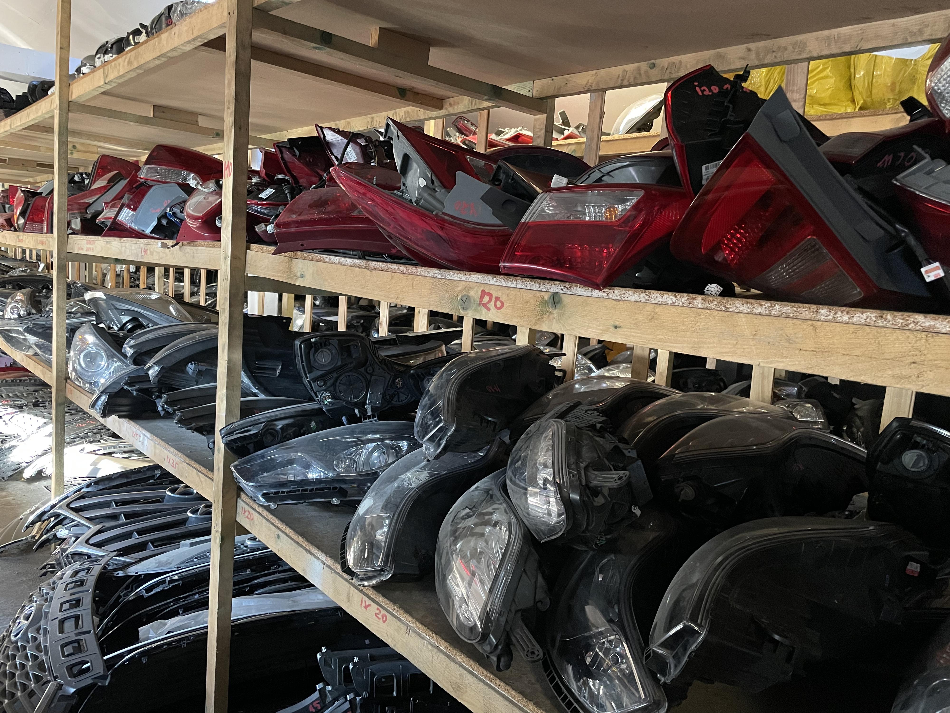 Autovrakoviště korejských vozů - Václav Louša foto 6