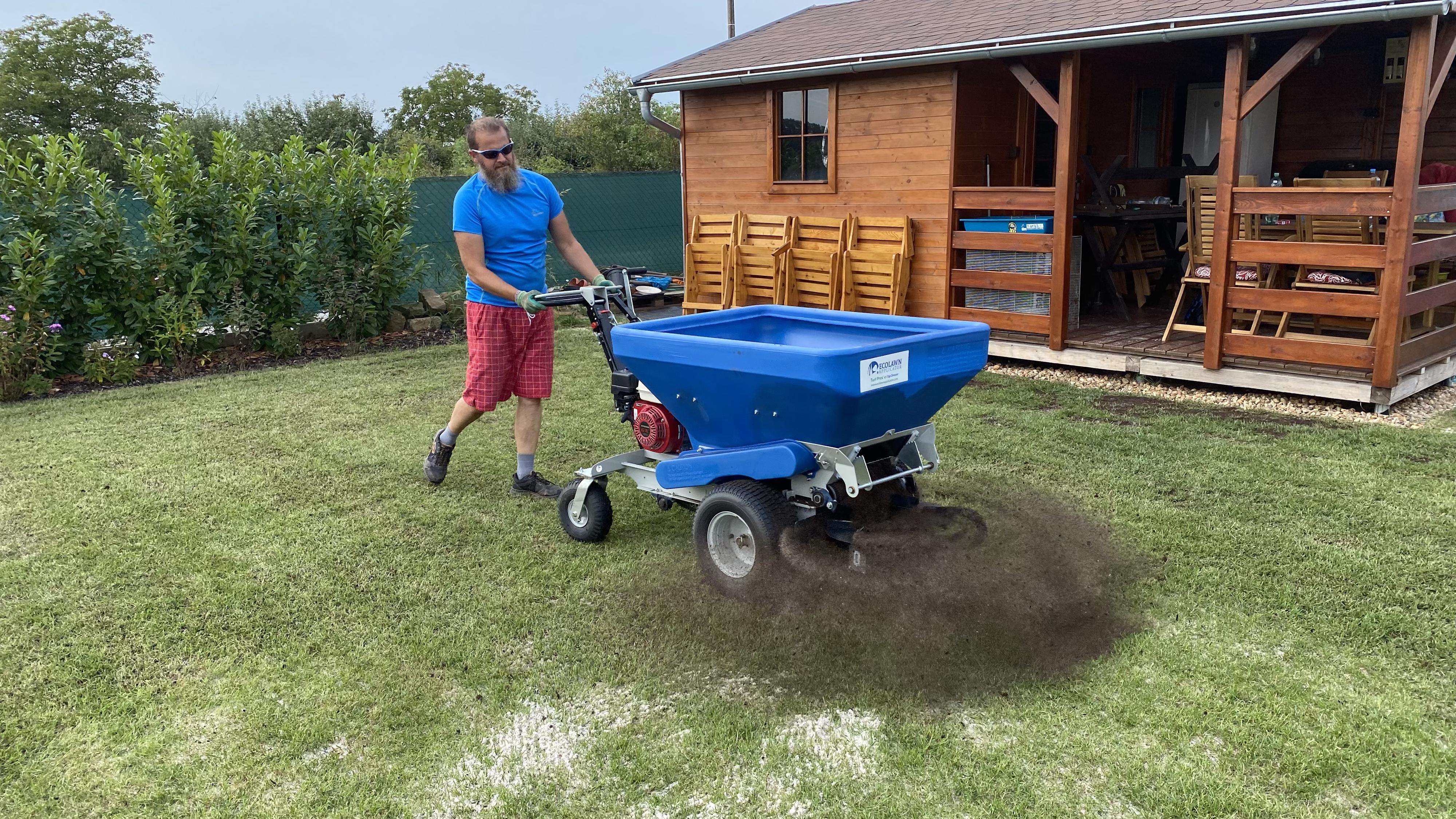 TRÁVNÍKÁŘ HK foto 4