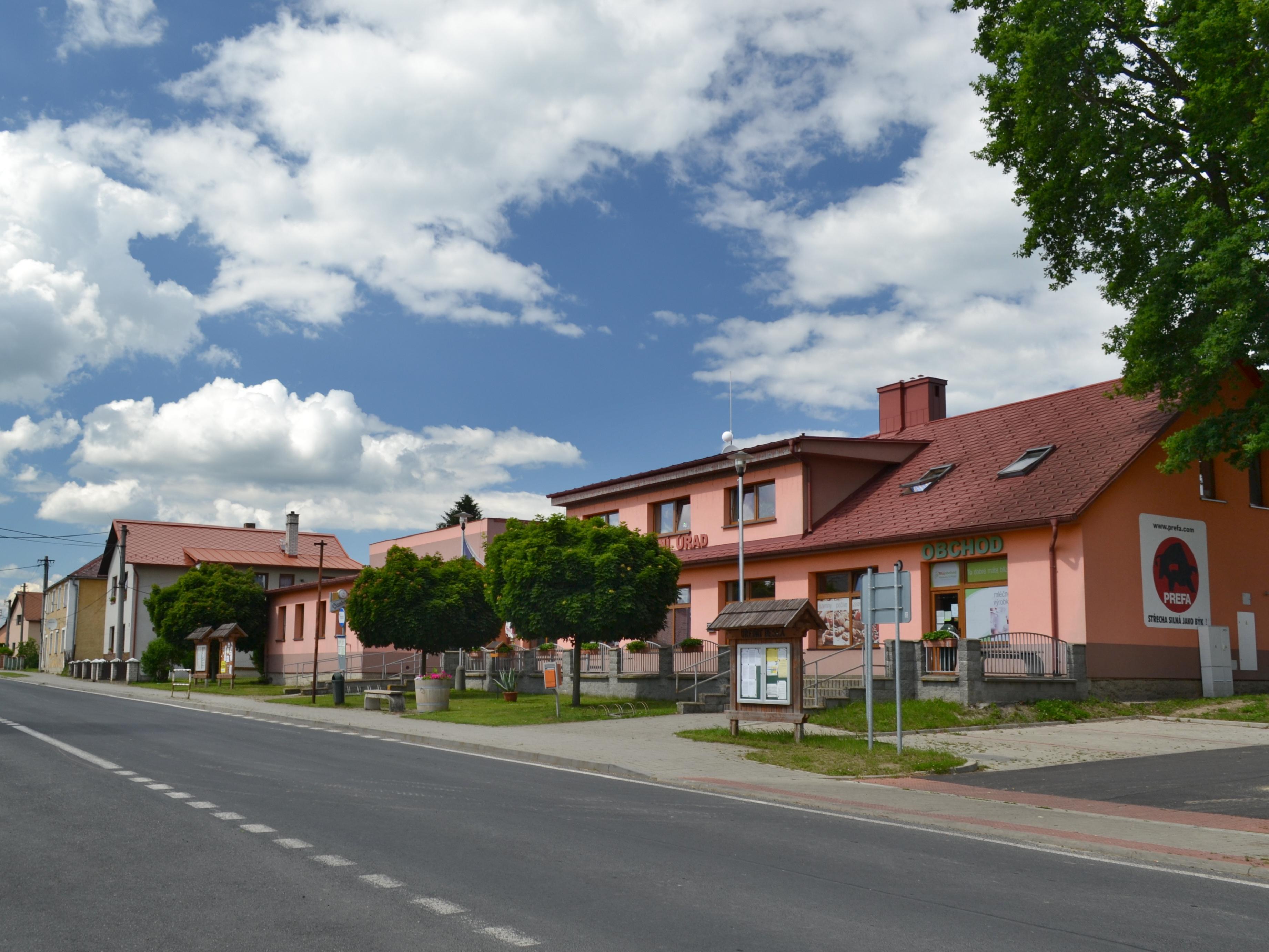 Křižovatka - obecní úřad