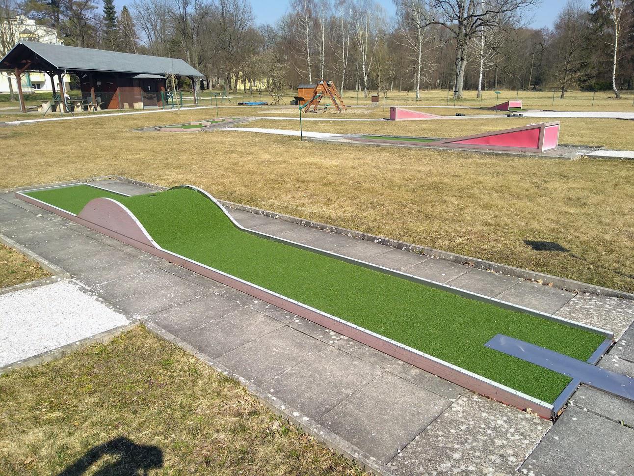 Minigolf - Lázně Bělohrad foto 2