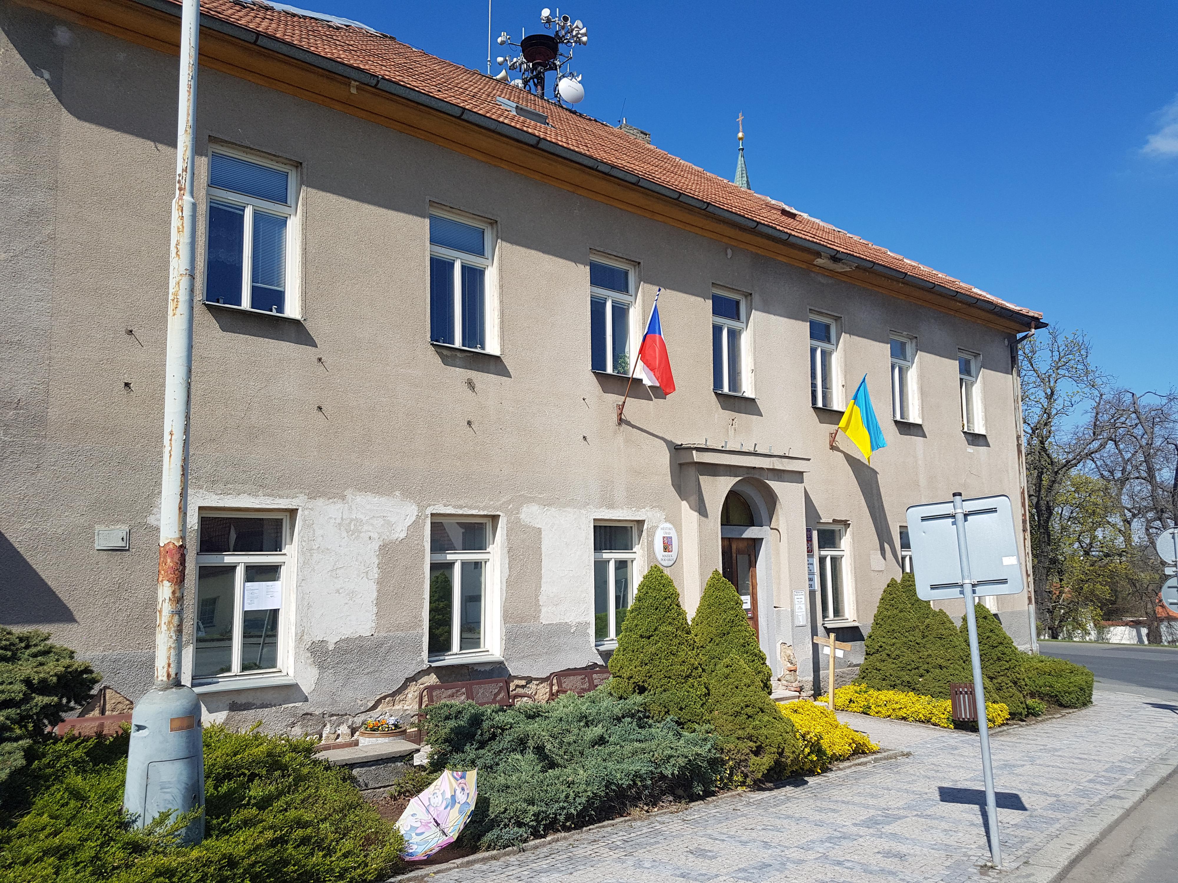 Mníšek pod Brdy - městský úřad foto 2