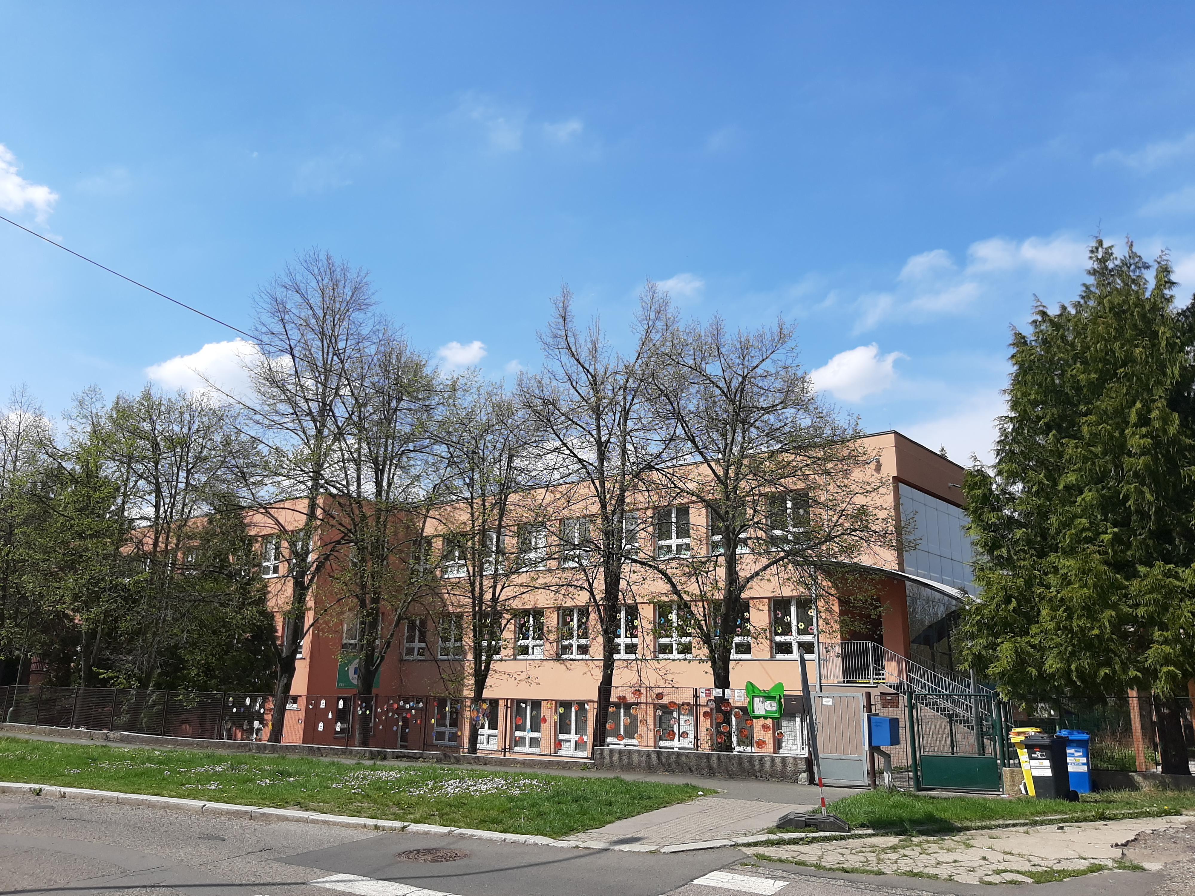 ZŠ a MŠ Praha 8, Dolákova foto 2