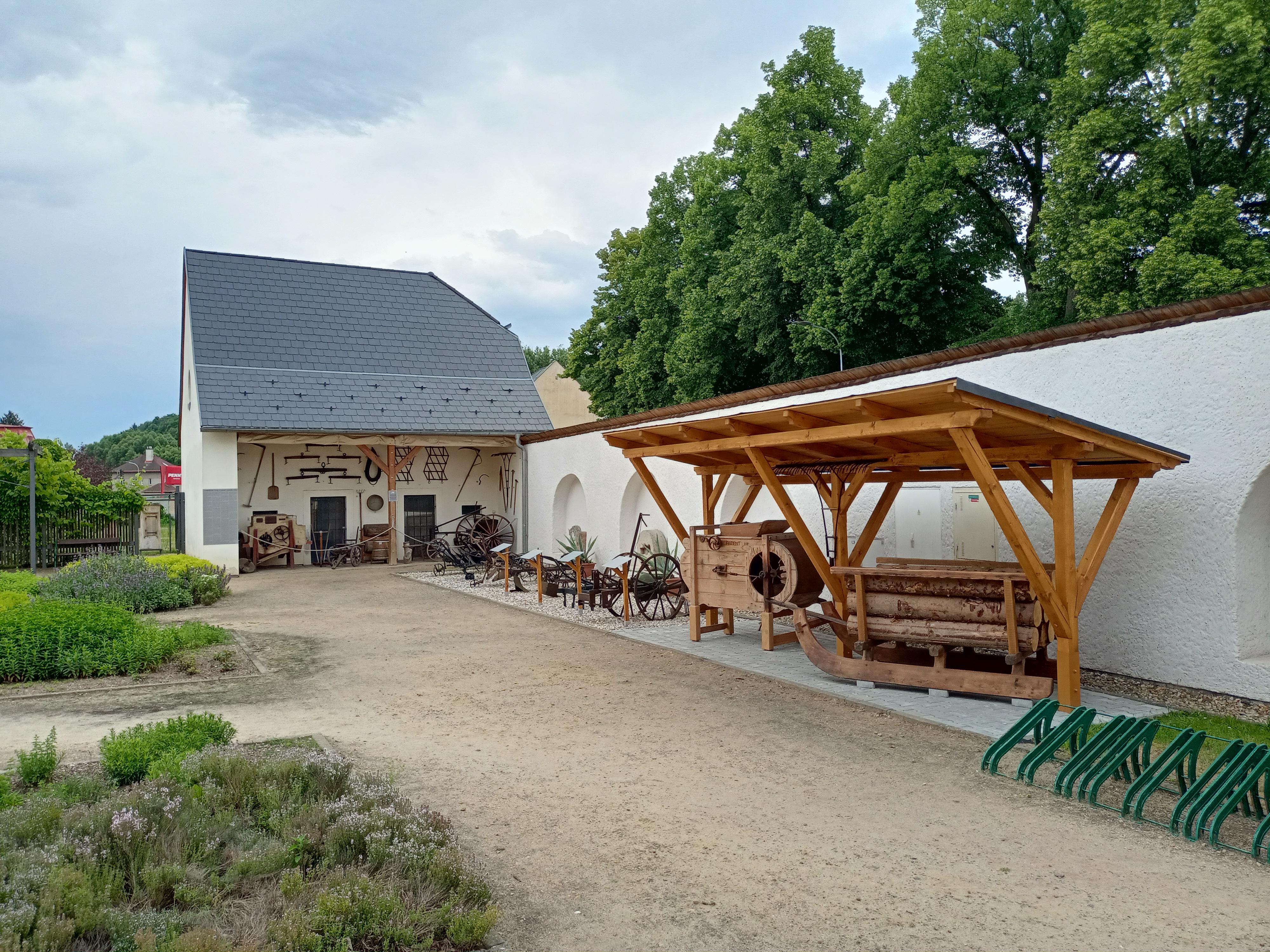 Františkánský klášter Hostinné foto 6